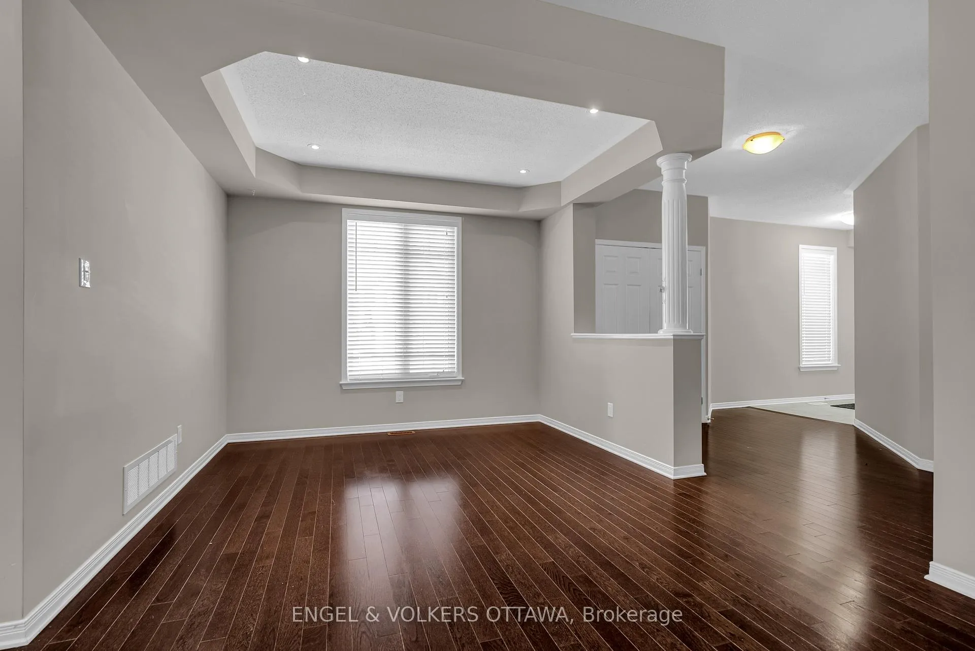 Photo 4 of 40 Tapadero Avenue, Ottawa, Kanata - Emerald Meadows/Trailwest — HOMEH