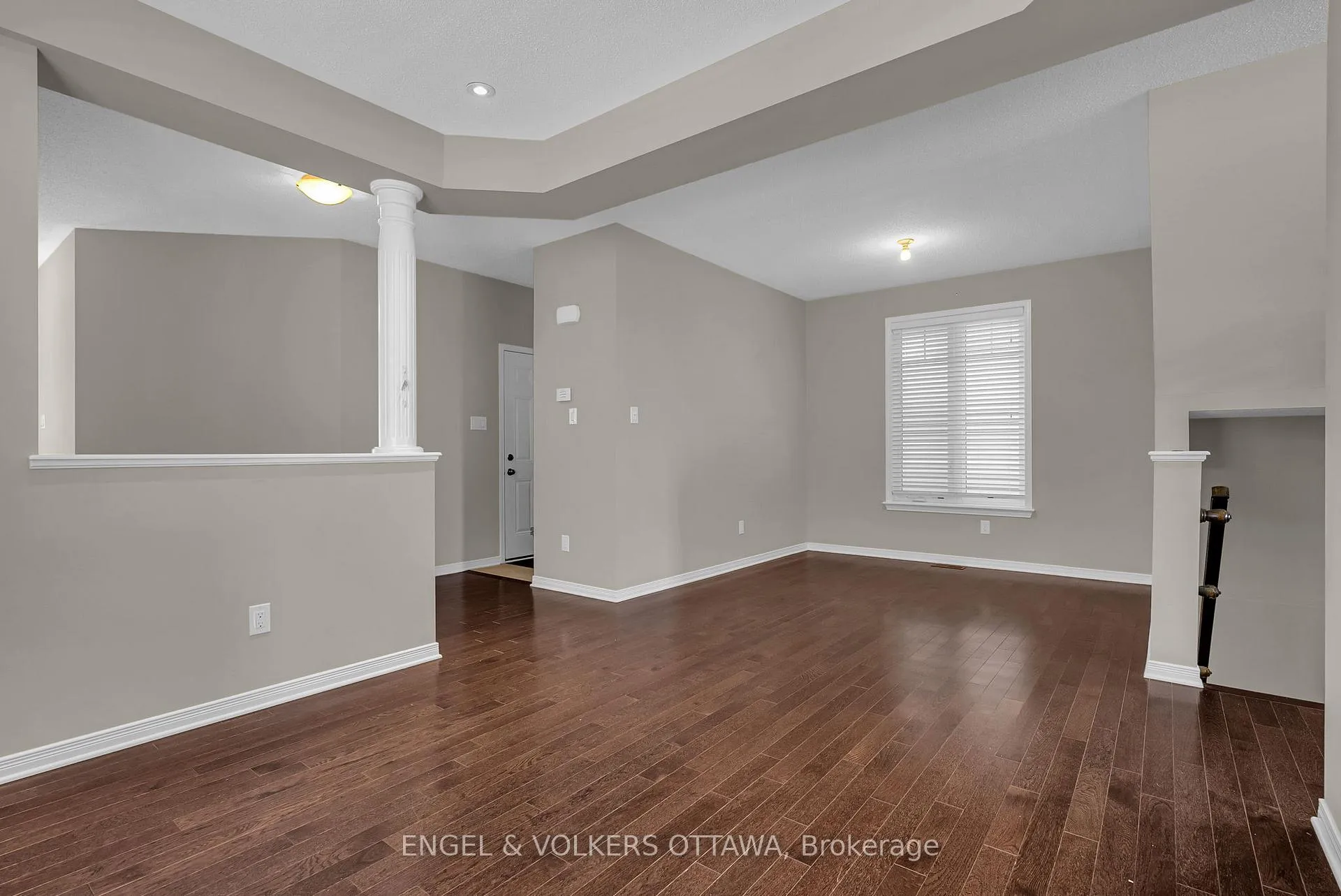 Photo 5 of 40 Tapadero Avenue, Ottawa, Kanata - Emerald Meadows/Trailwest — HOMEH