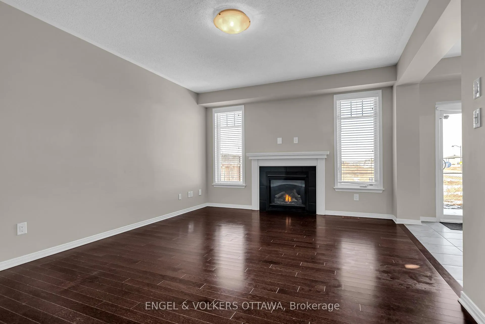 Photo 6 of 40 Tapadero Avenue, Ottawa, Kanata - Emerald Meadows/Trailwest — HOMEH