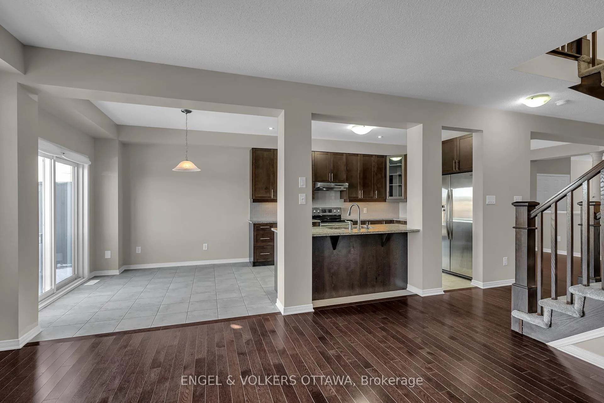 Photo 8 of 40 Tapadero Avenue, Ottawa, Kanata - Emerald Meadows/Trailwest — HOMEH