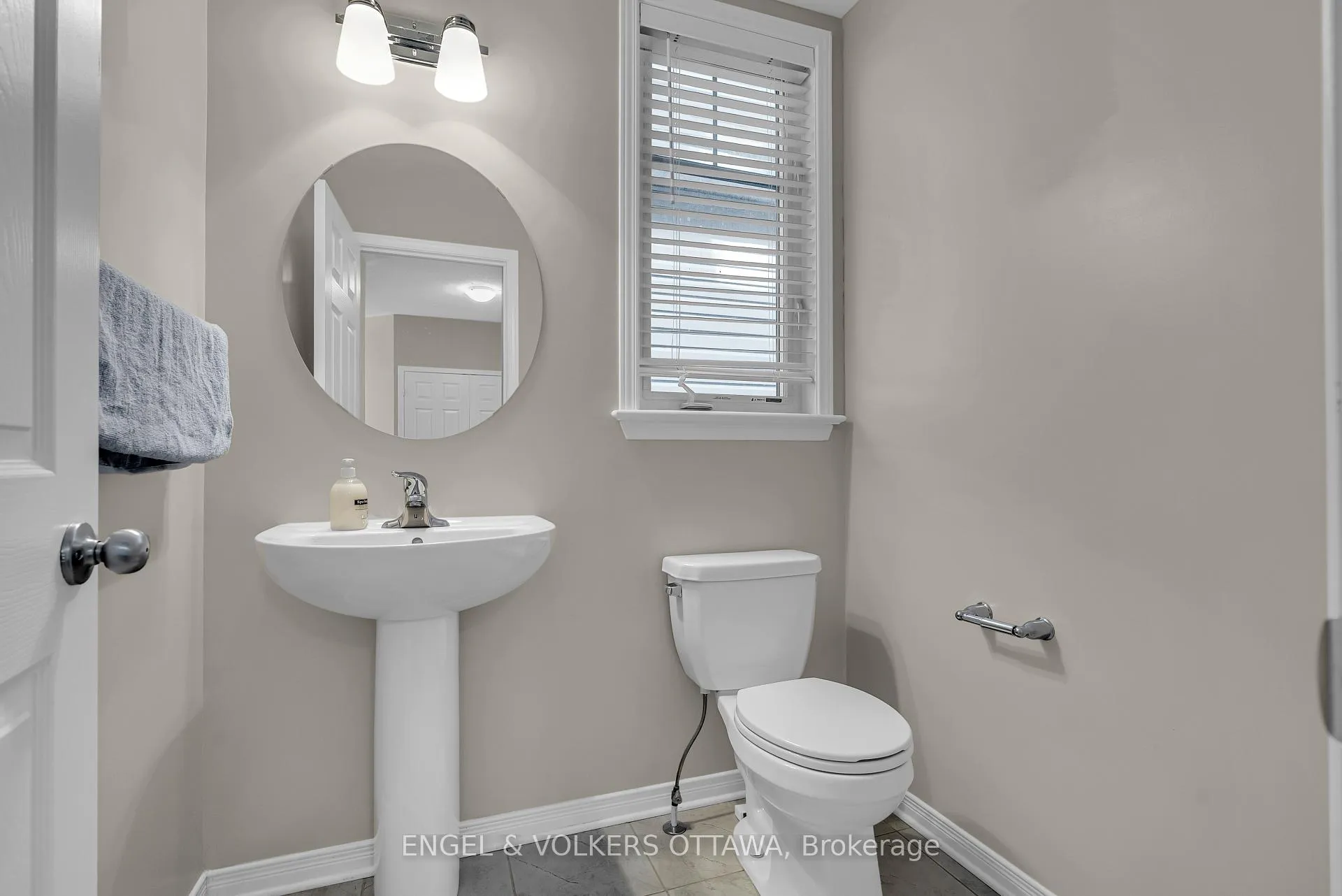 Photo 13 of 40 Tapadero Avenue, Ottawa, Kanata - Emerald Meadows/Trailwest — HOMEH