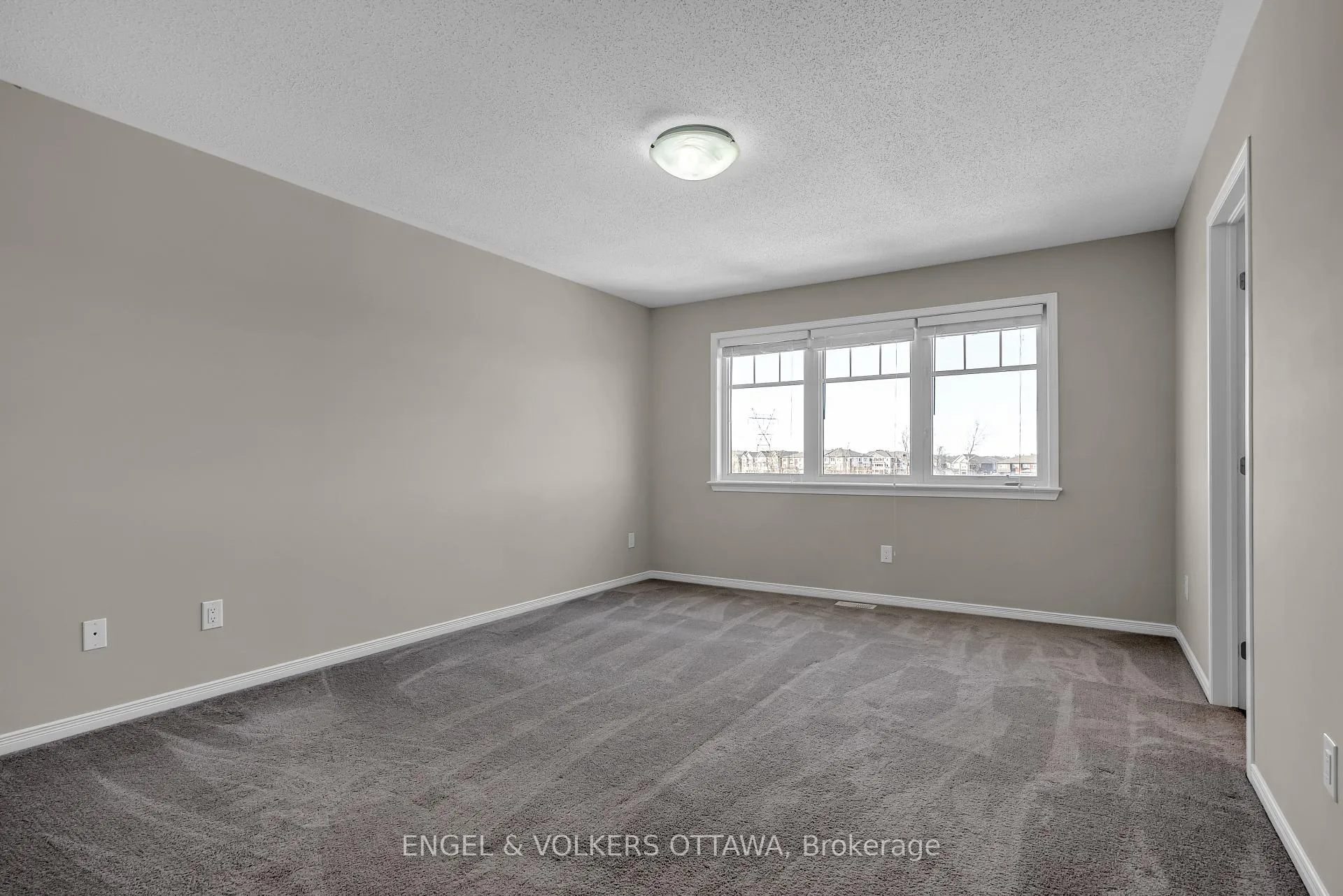 Photo 14 of 40 Tapadero Avenue, Ottawa, Kanata - Emerald Meadows/Trailwest — HOMEH