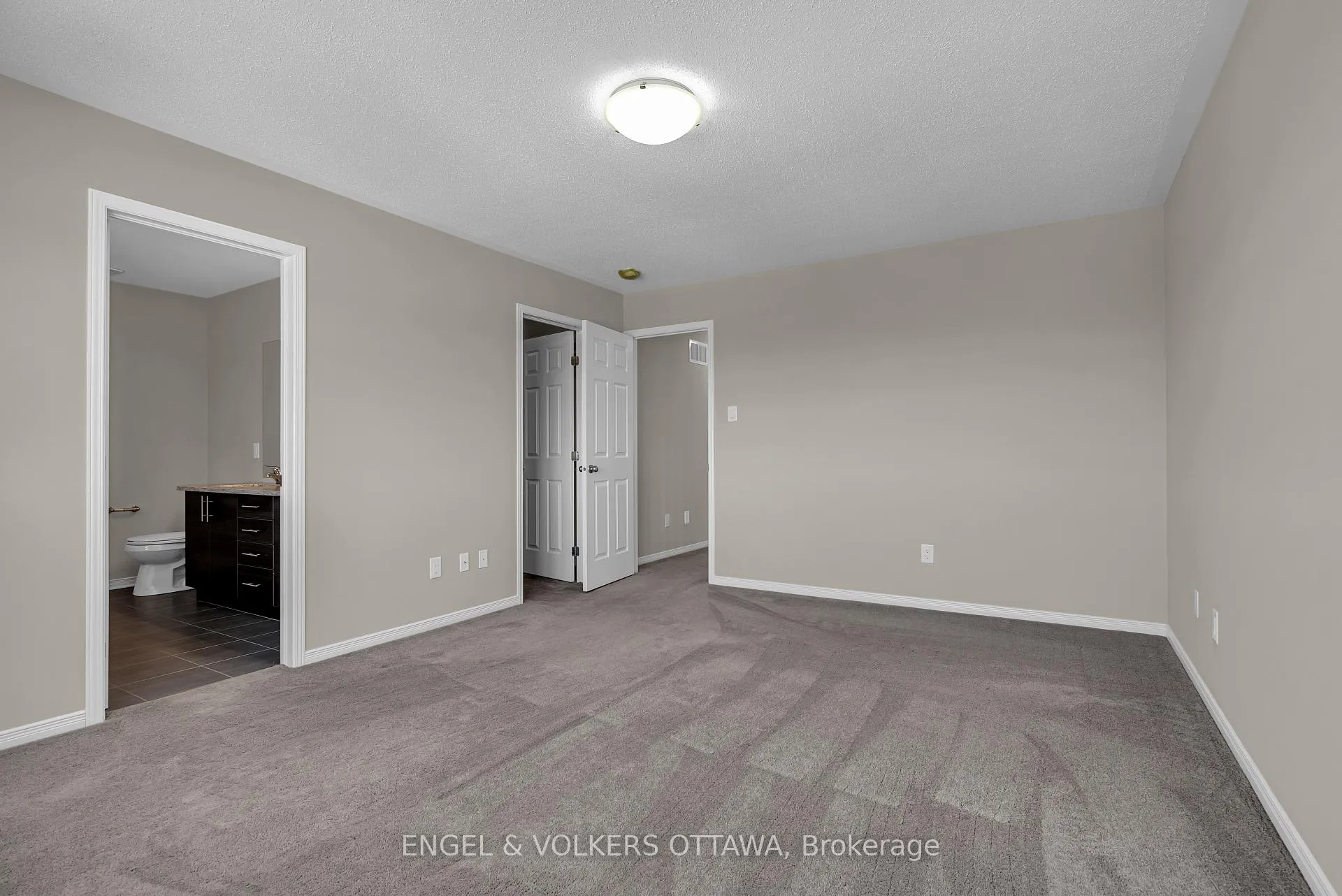 Photo 15 of 40 Tapadero Avenue, Ottawa, Kanata - Emerald Meadows/Trailwest — HOMEH