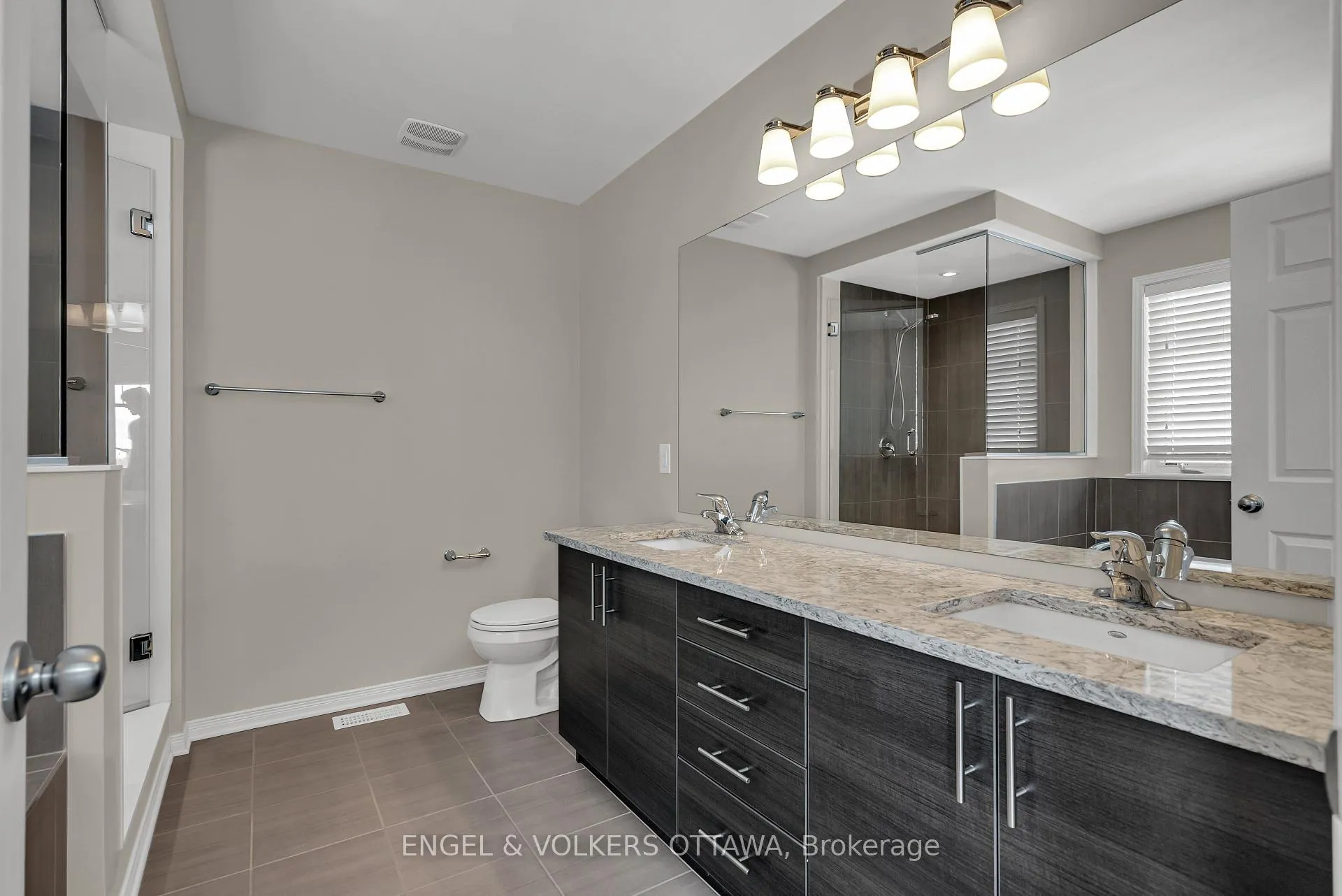 Photo 16 of 40 Tapadero Avenue, Ottawa, Kanata - Emerald Meadows/Trailwest — HOMEH