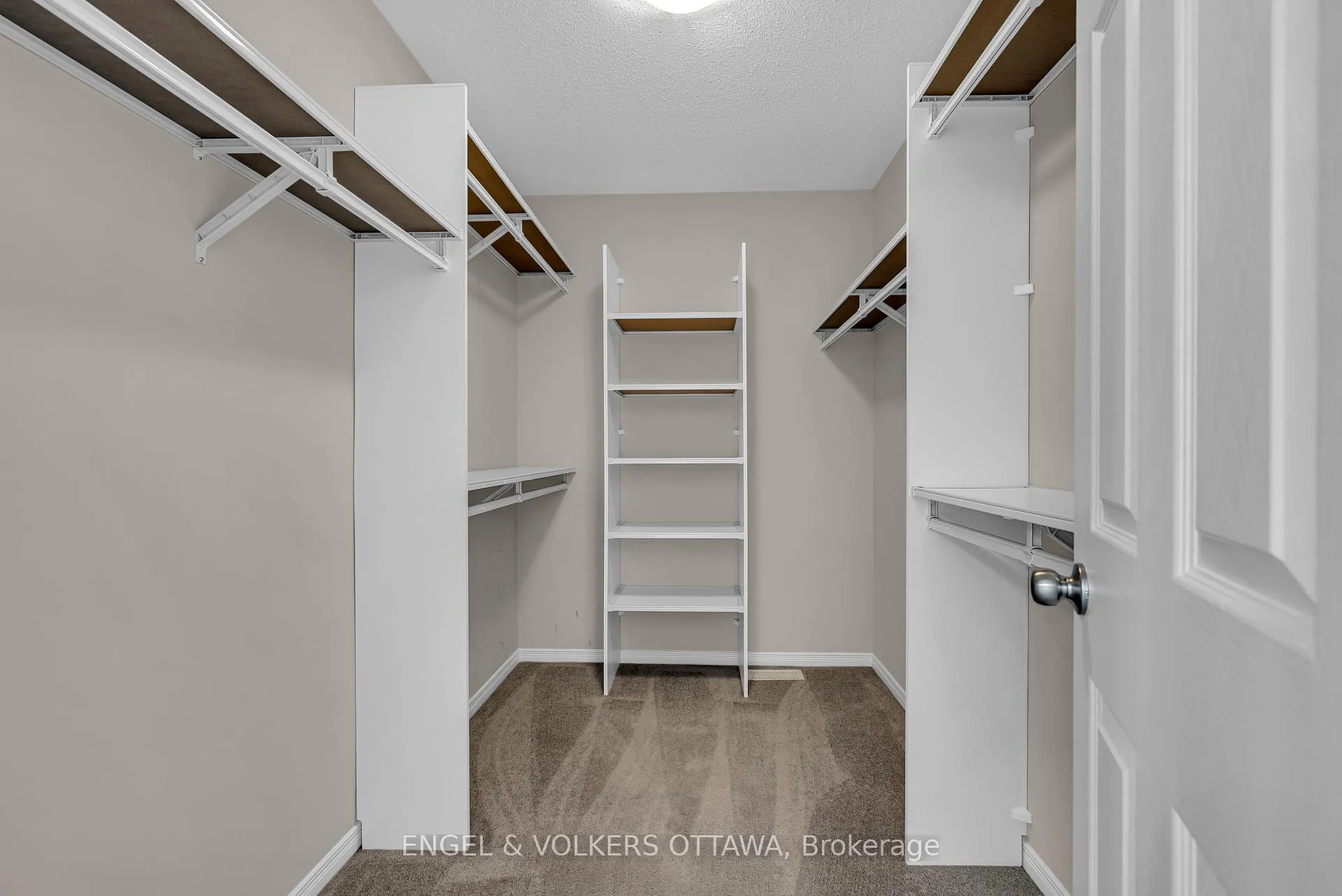Photo 17 of 40 Tapadero Avenue, Ottawa, Kanata - Emerald Meadows/Trailwest — HOMEH