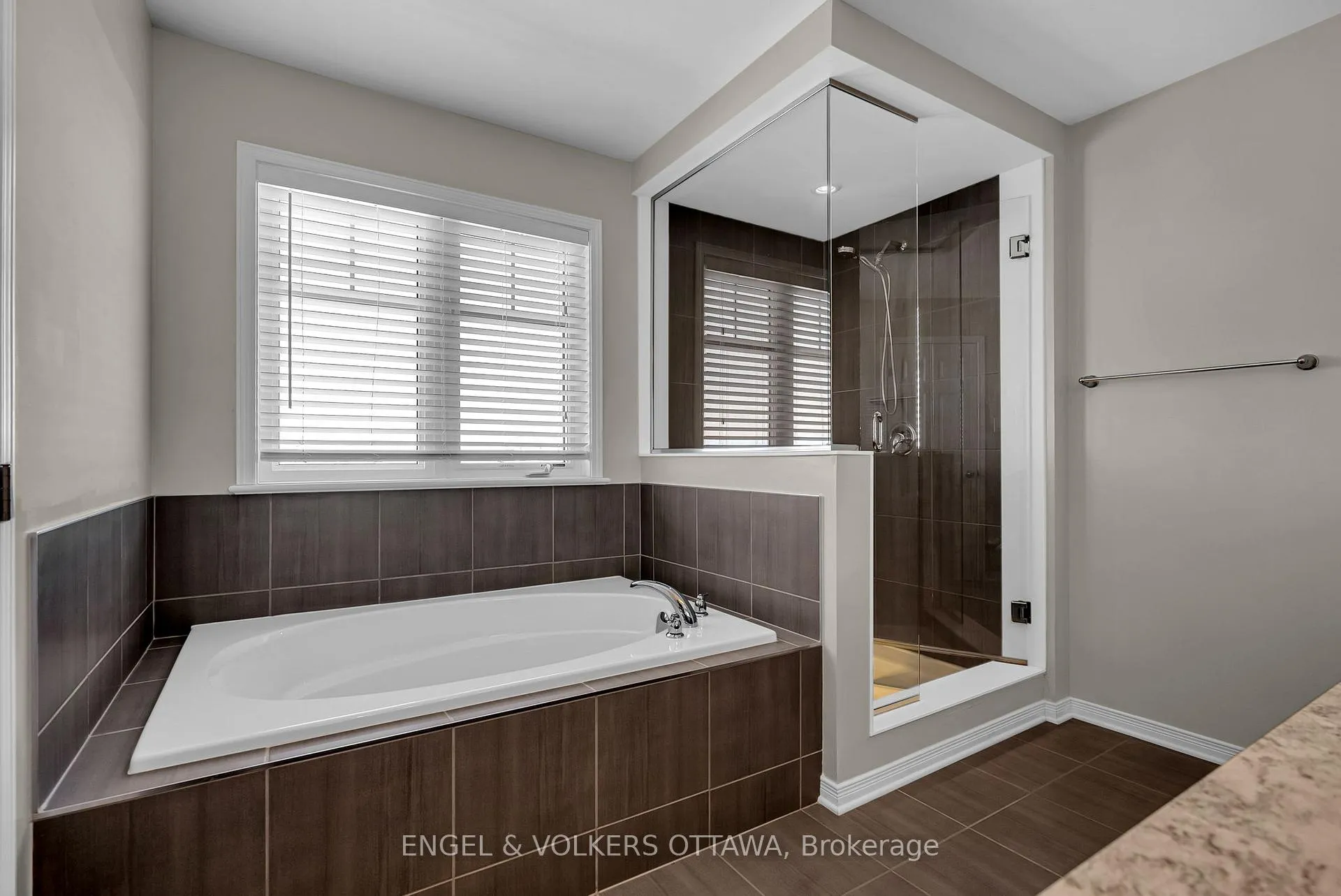 Photo 21 of 40 Tapadero Avenue, Ottawa, Kanata - Emerald Meadows/Trailwest — HOMEH
