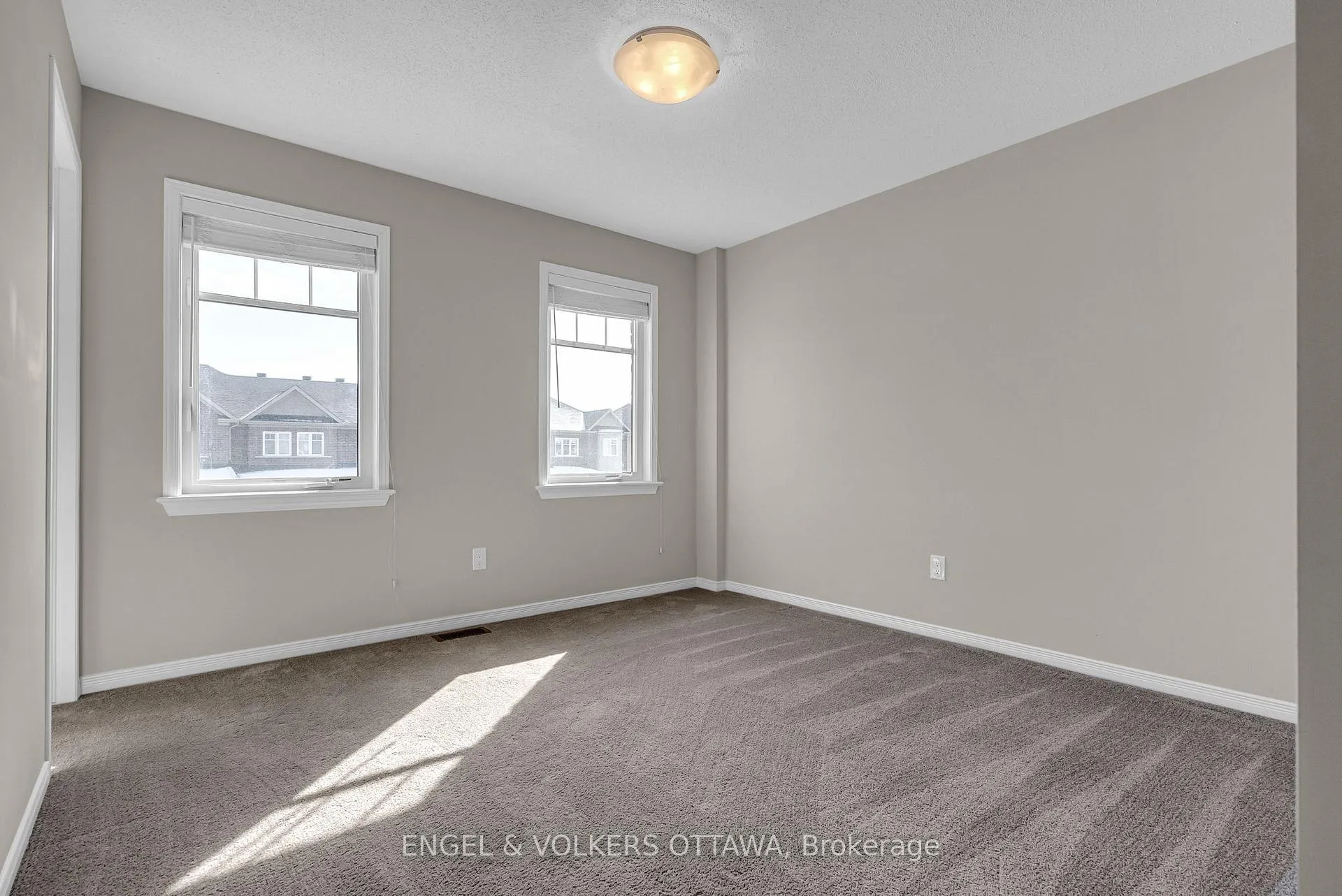 Photo 23 of 40 Tapadero Avenue, Ottawa, Kanata - Emerald Meadows/Trailwest — HOMEH