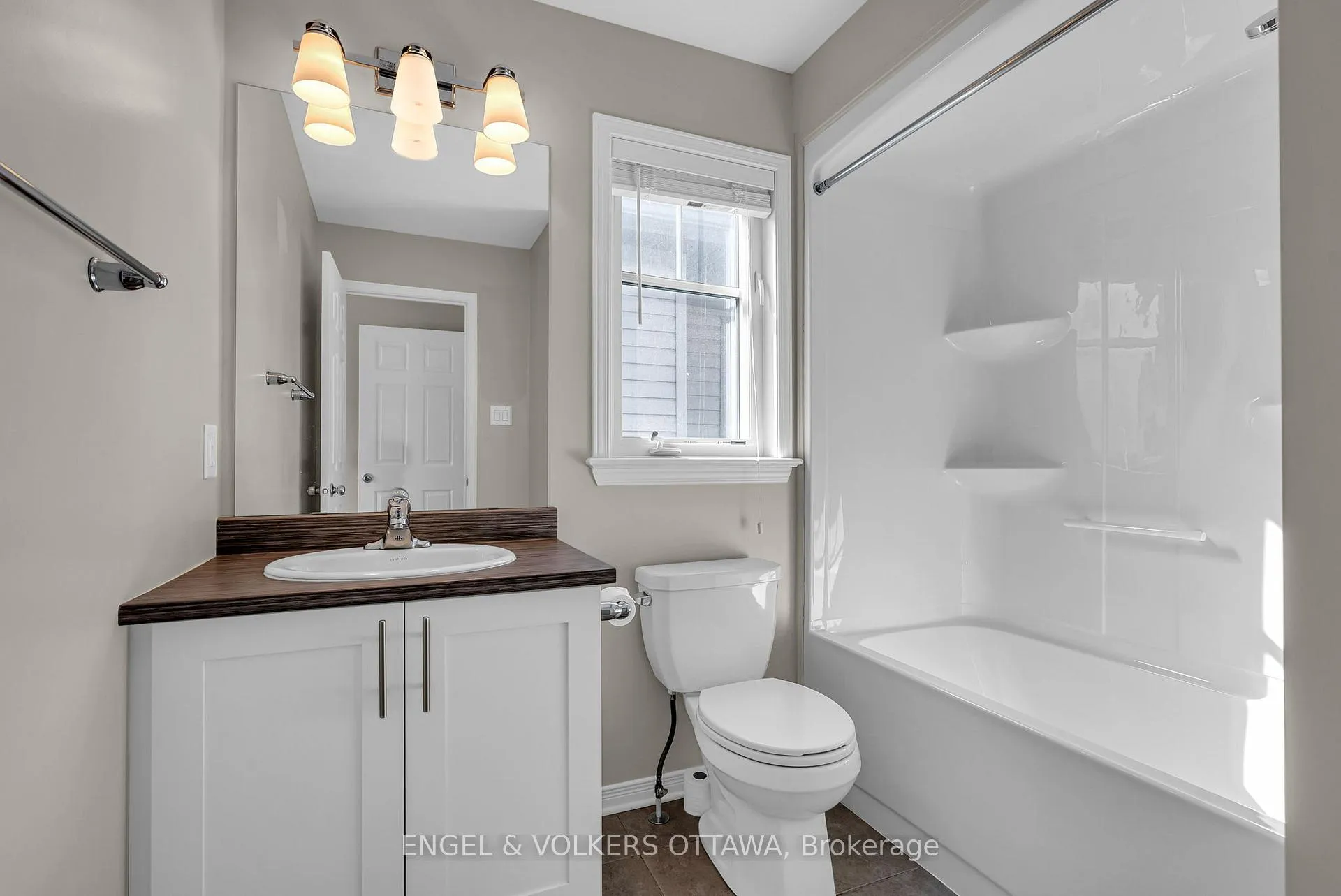 Photo 24 of 40 Tapadero Avenue, Ottawa, Kanata - Emerald Meadows/Trailwest — HOMEH
