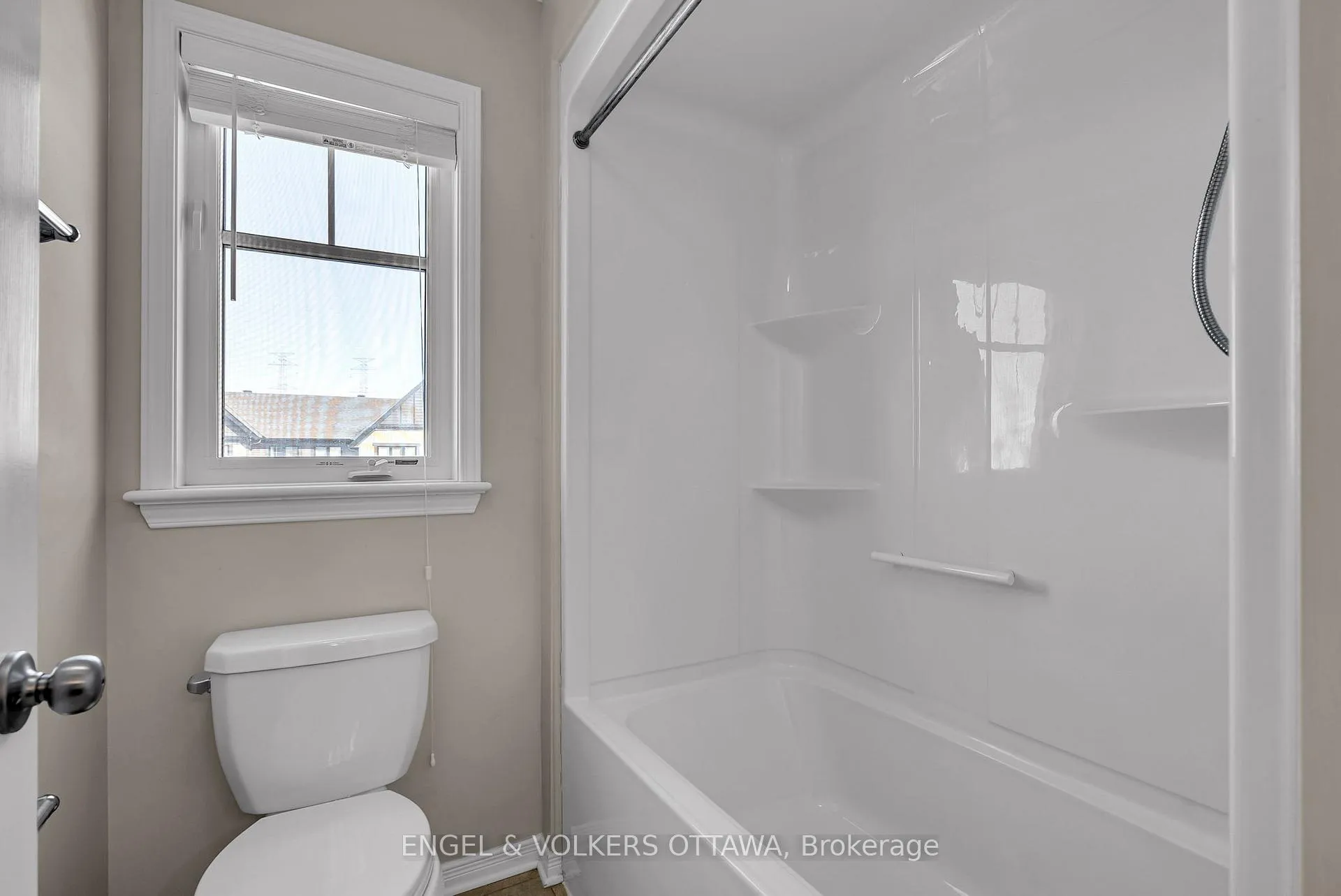 Photo 26 of 40 Tapadero Avenue, Ottawa, Kanata - Emerald Meadows/Trailwest — HOMEH