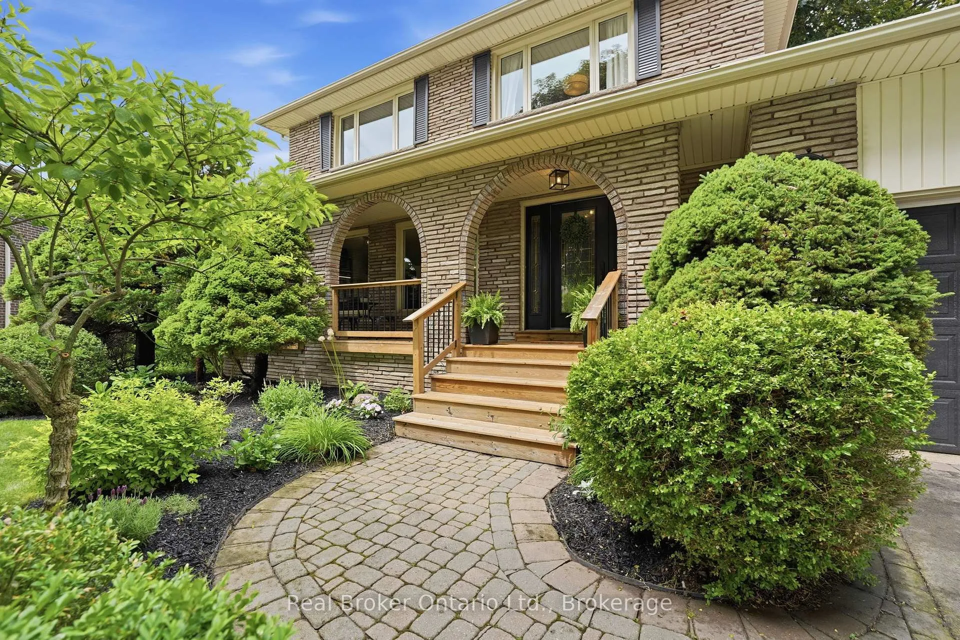 Photo 2 of 245 Applevale Court, Burlington, Shoreacres — HOMEH