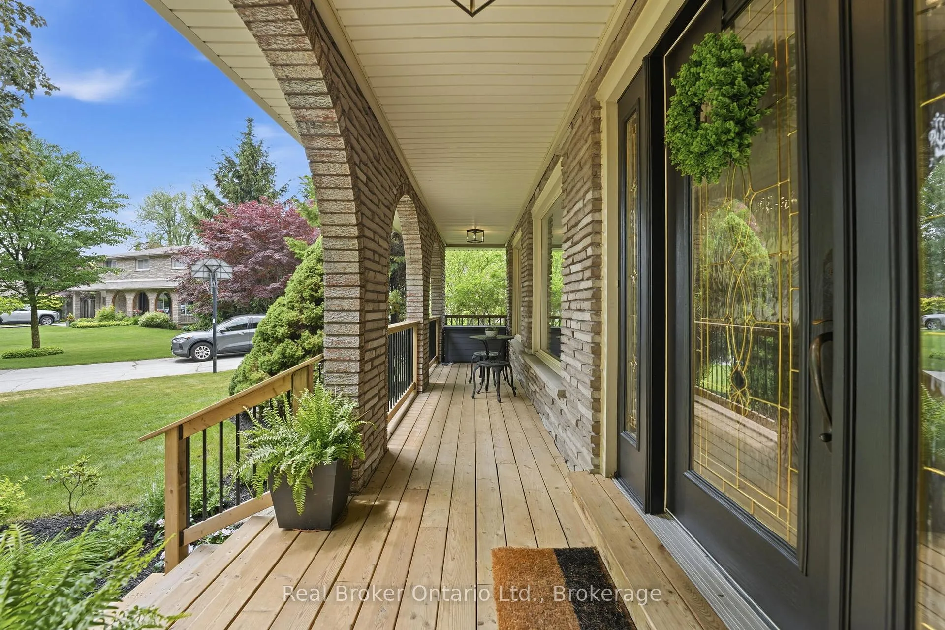 Photo 3 of 245 Applevale Court, Burlington, Shoreacres — HOMEH