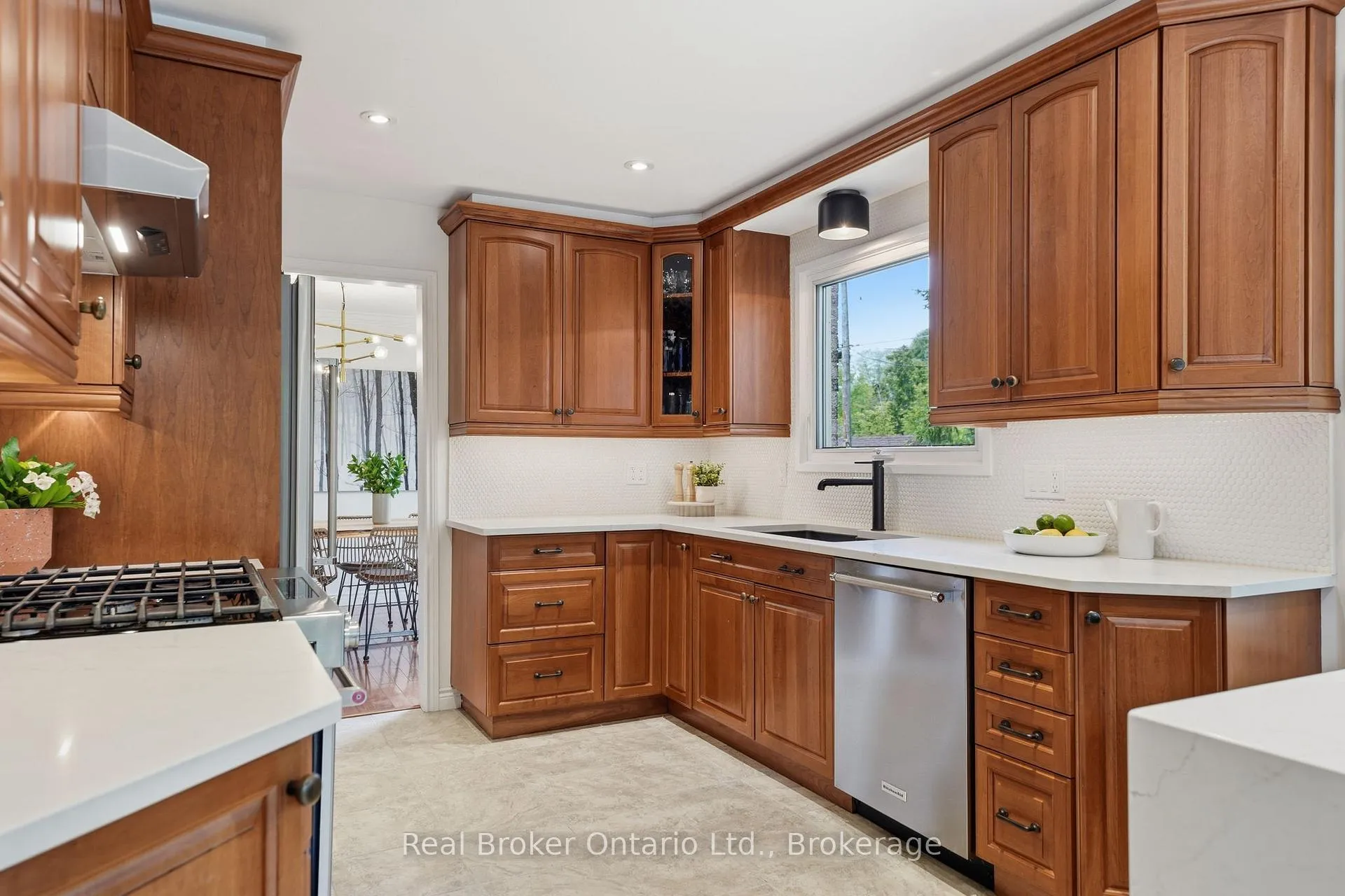 Photo 12 of 245 Applevale Court, Burlington, Shoreacres — HOMEH