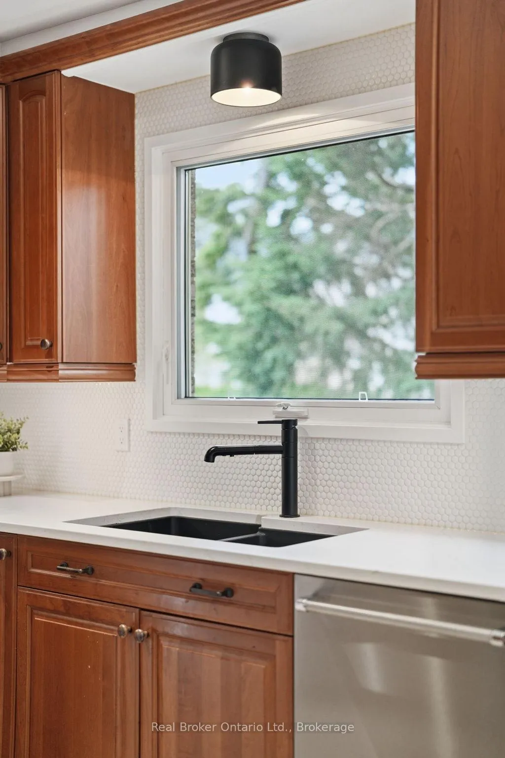 Photo 13 of 245 Applevale Court, Burlington, Shoreacres — HOMEH
