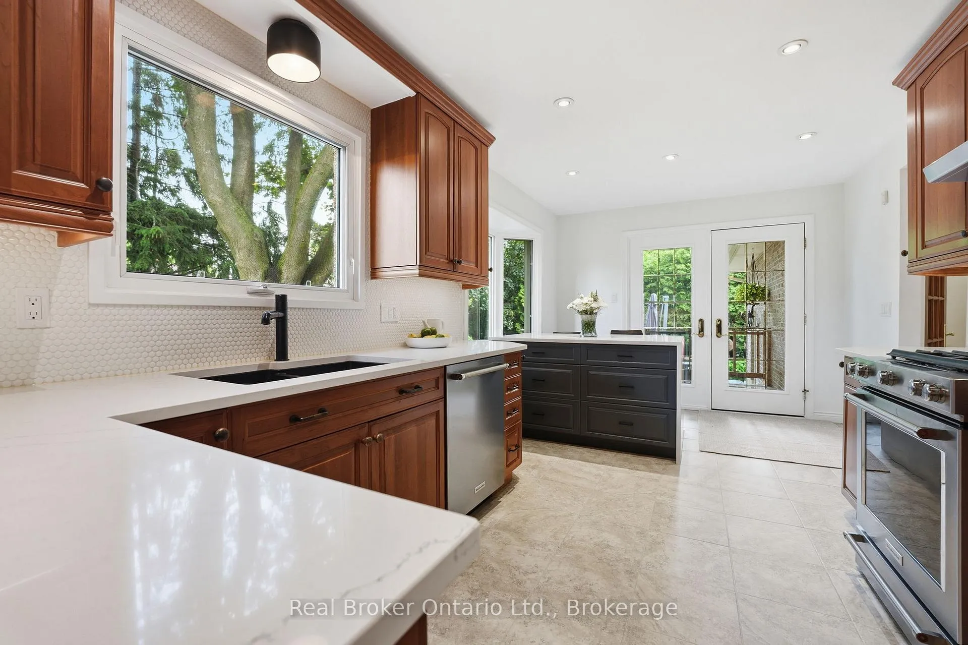 Photo 14 of 245 Applevale Court, Burlington, Shoreacres — HOMEH