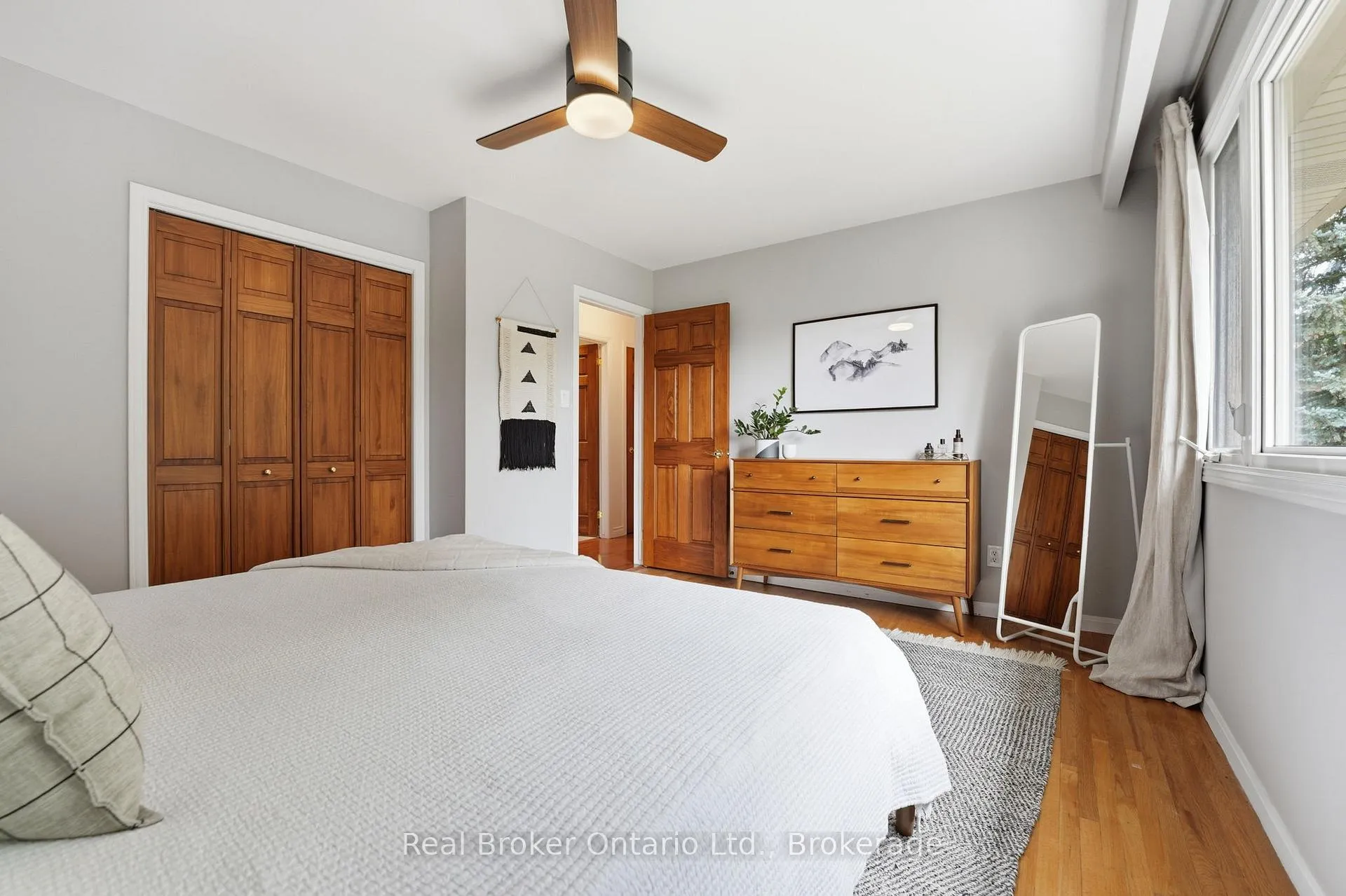 Photo 25 of 245 Applevale Court, Burlington, Shoreacres — HOMEH