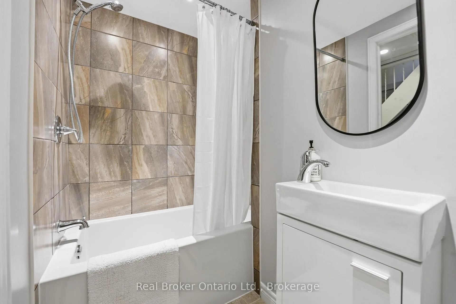 Photo 34 of 245 Applevale Court, Burlington, Shoreacres — HOMEH