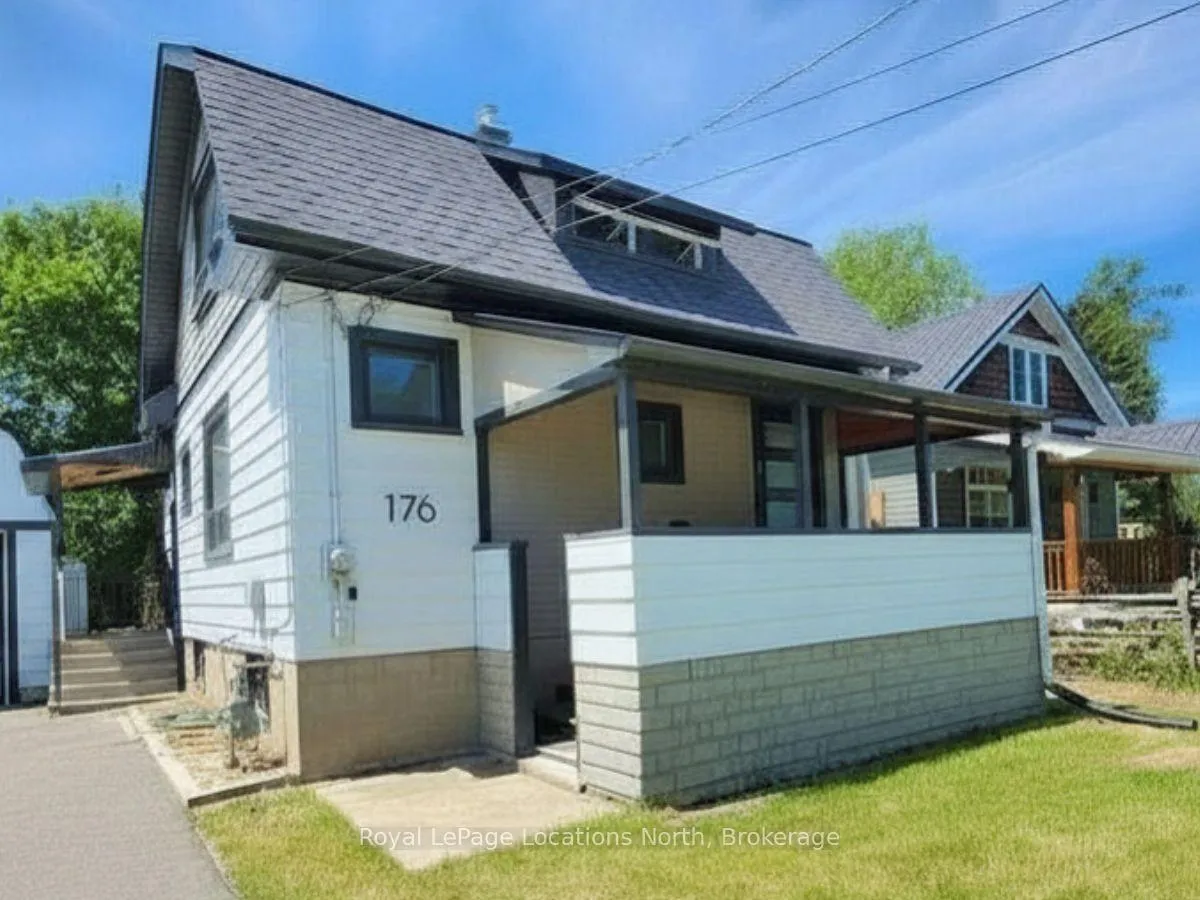 Photo of 176 Richmond Street S