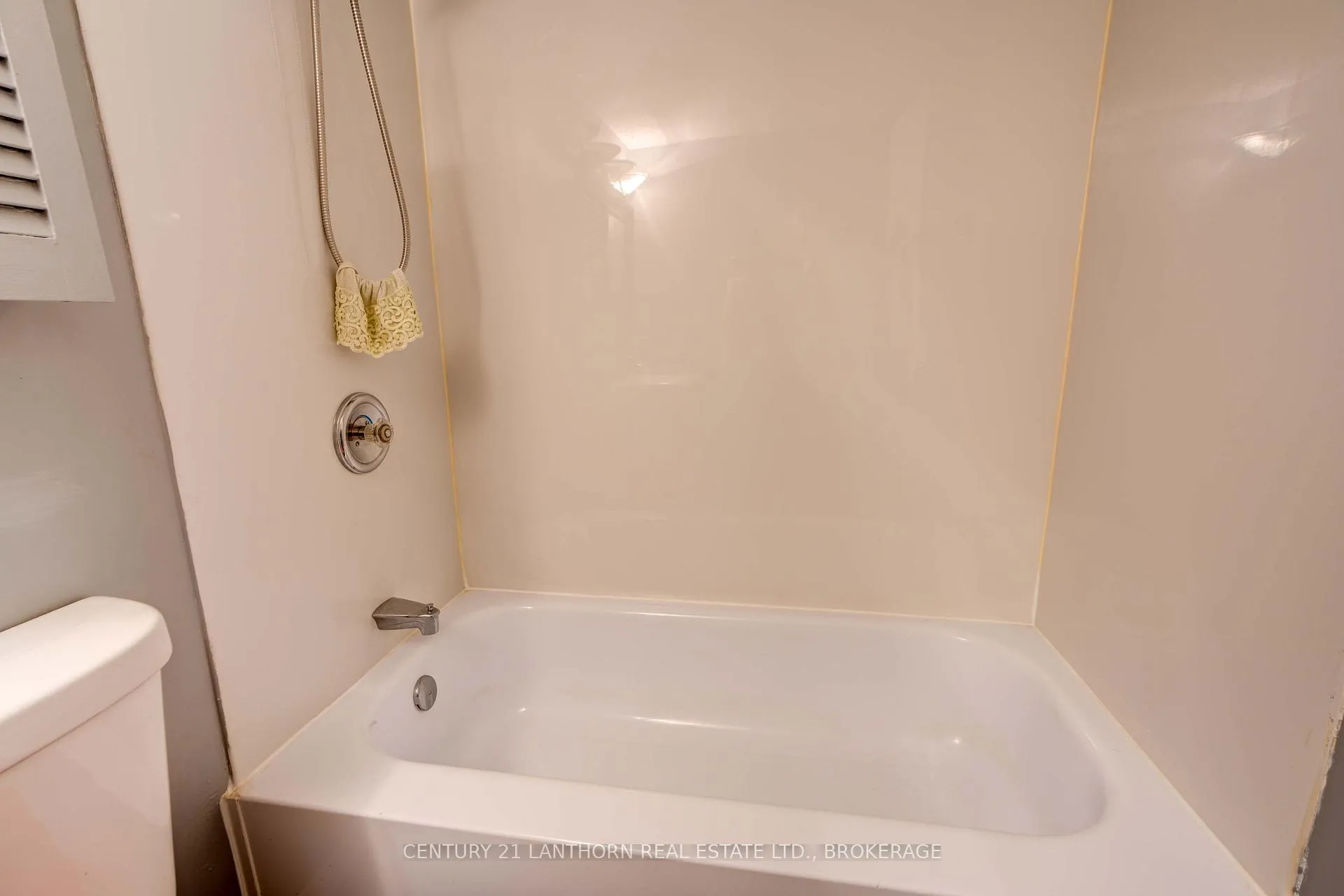 Photo 15 of Unit 309, 580 Armstrong Road, Kingston, East Gardiners Rd — HOMEH