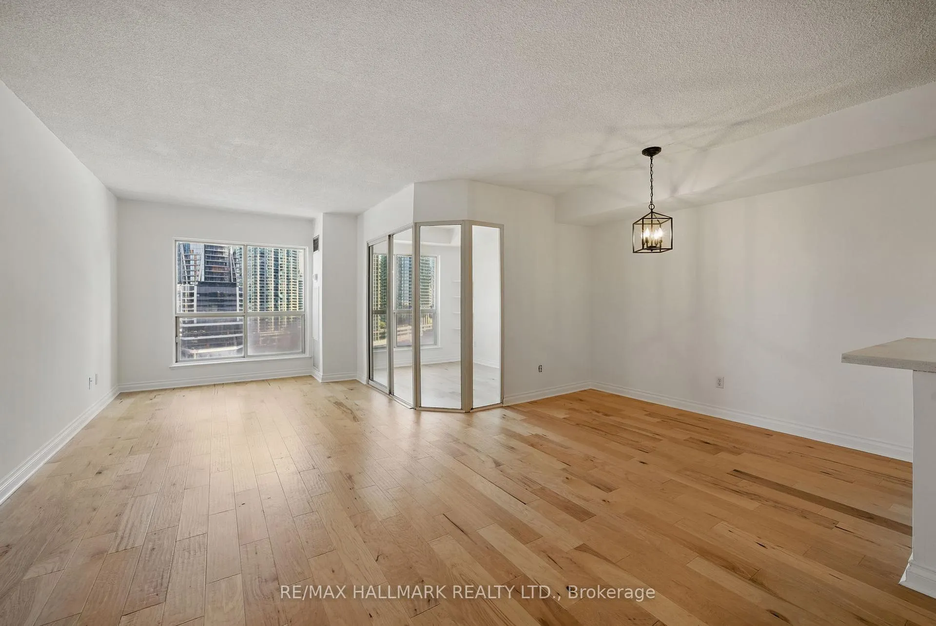Photo 8 of Unit 1320, 25 The Esplanade, Toronto, Waterfront Communities — HOMEH
