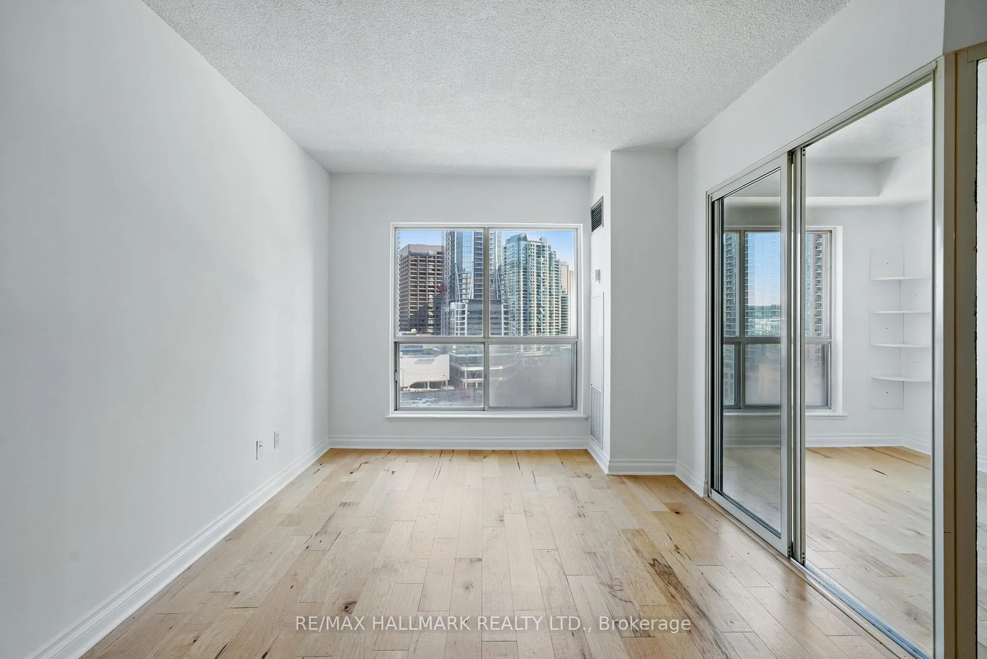 Photo 9 of Unit 1320, 25 The Esplanade, Toronto, Waterfront Communities — HOMEH