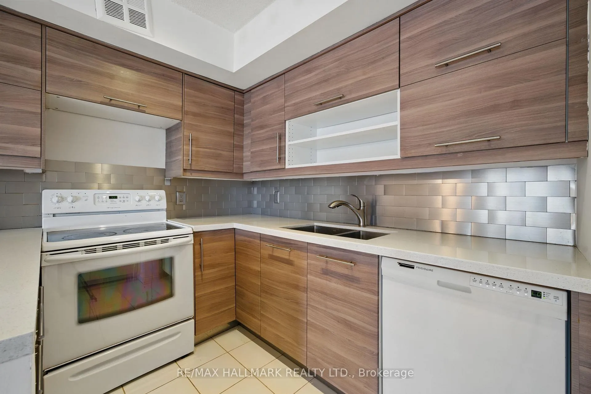 Photo 13 of Unit 1320, 25 The Esplanade, Toronto, Waterfront Communities — HOMEH
