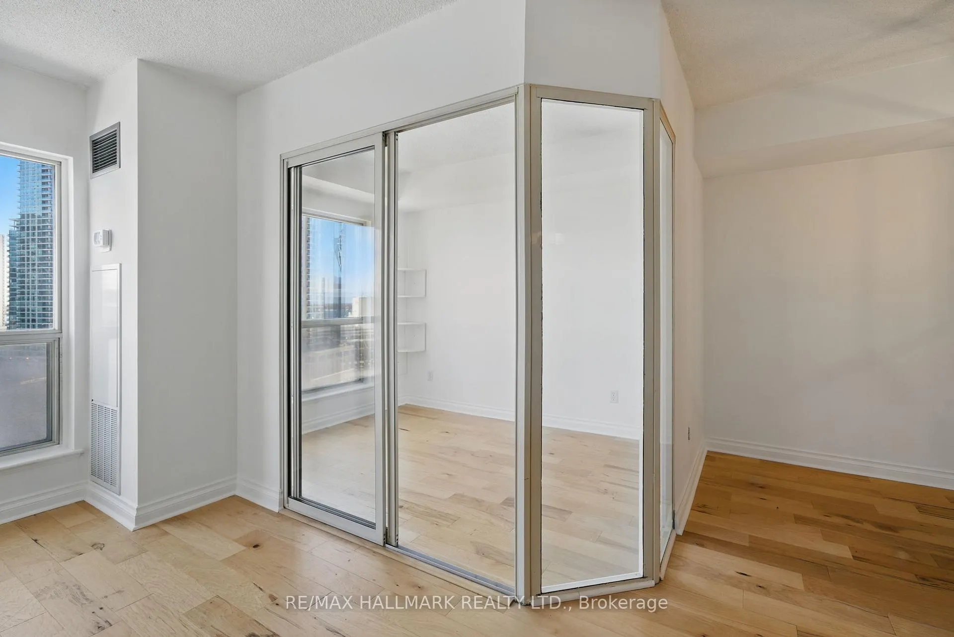 Photo 22 of Unit 1320, 25 The Esplanade, Toronto, Waterfront Communities — HOMEH