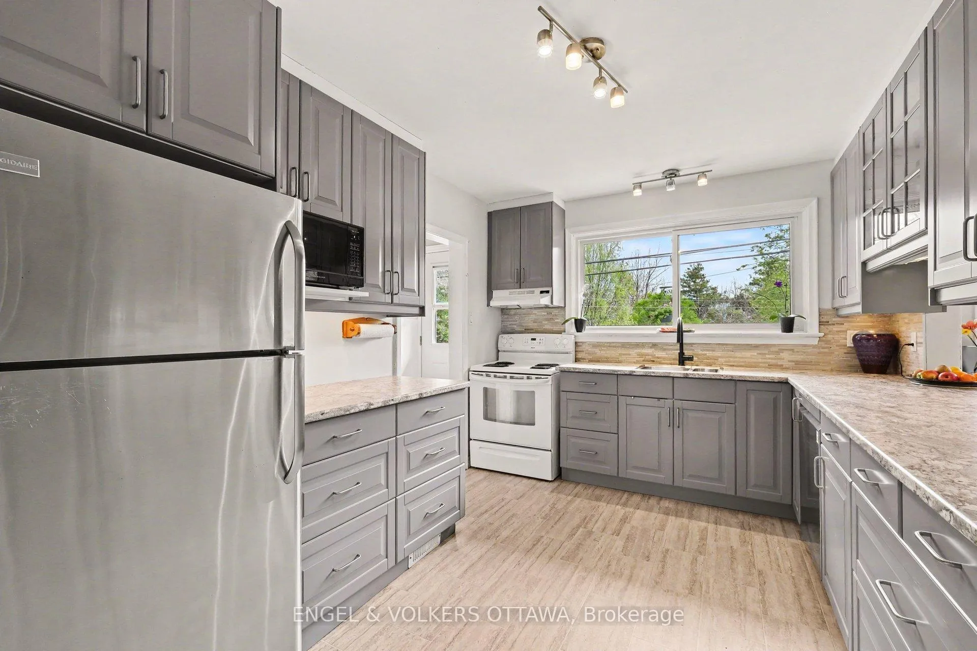 Photo 11 of 1113 Field Street, Ottawa, Bel Air Park — HOMEH