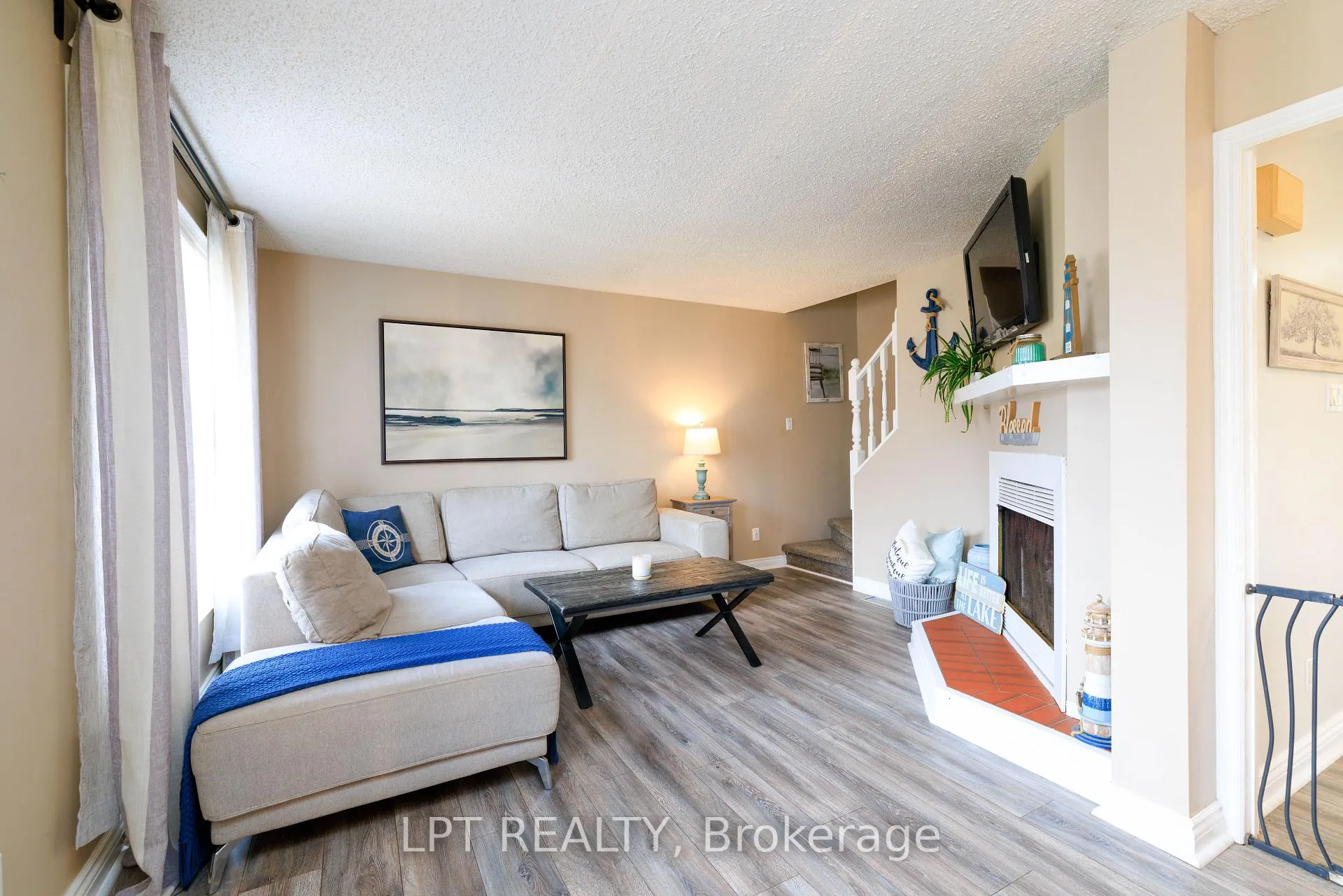 Photo 7 of 11 Hardwood Drive, Georgina, Sutton & Jackson's Point — HOMEH