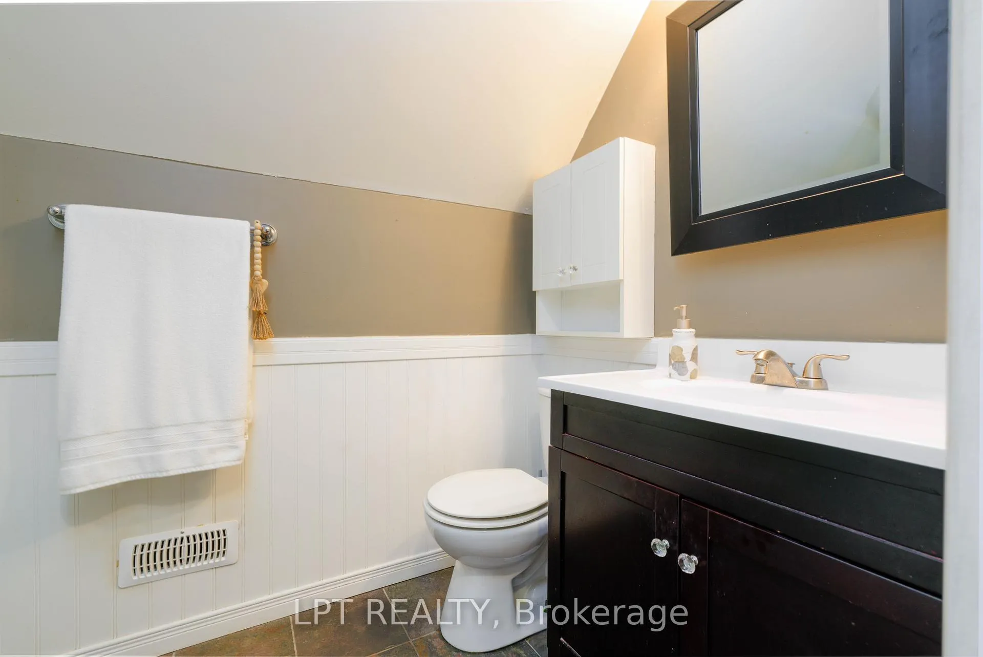 Photo 19 of 11 Hardwood Drive, Georgina, Sutton & Jackson's Point — HOMEH