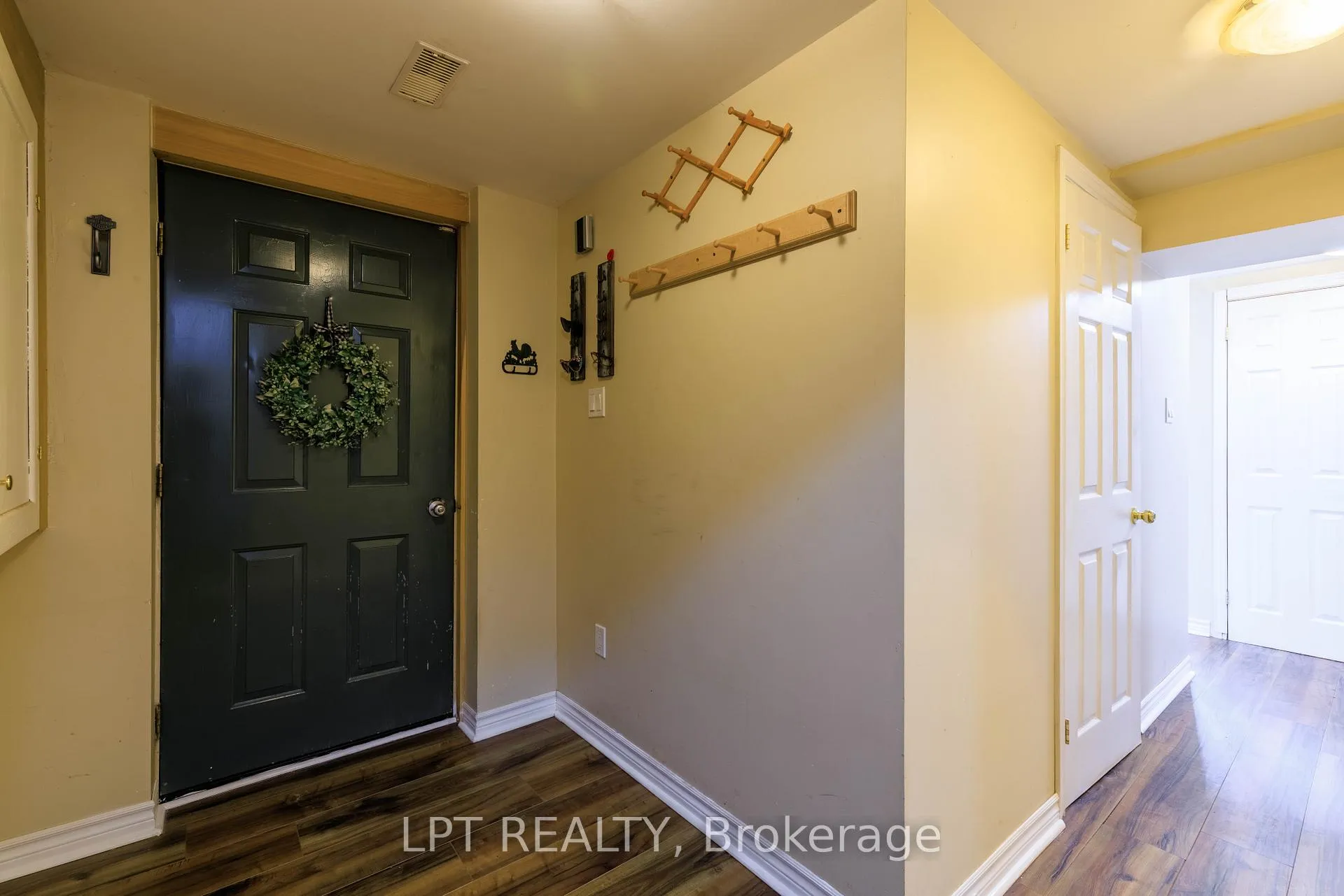 Photo 21 of 11 Hardwood Drive, Georgina, Sutton & Jackson's Point — HOMEH