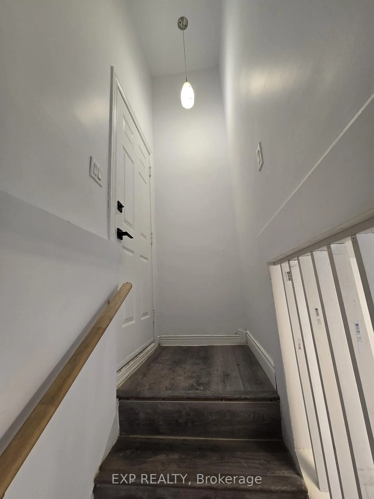 Photo 2 of Unit B, 20 Newhaven Street, Ottawa, Manordale — HOMEH