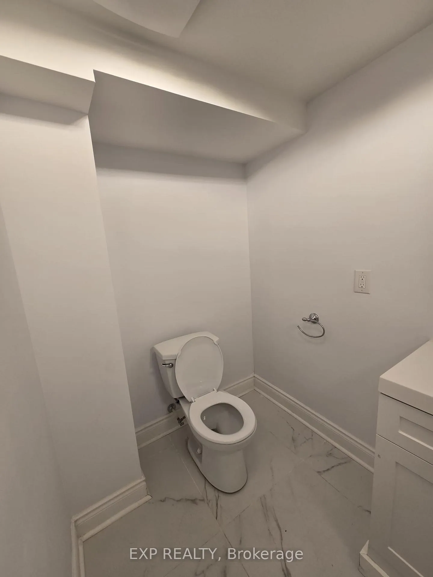 Photo 8 of Unit B, 20 Newhaven Street, Ottawa, Manordale — HOMEH