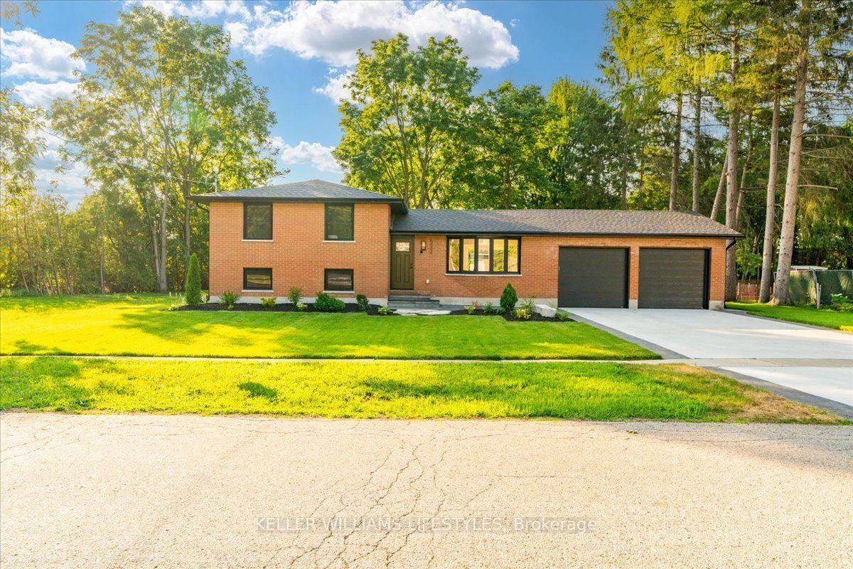 Front of 572 Churchill Crescent
