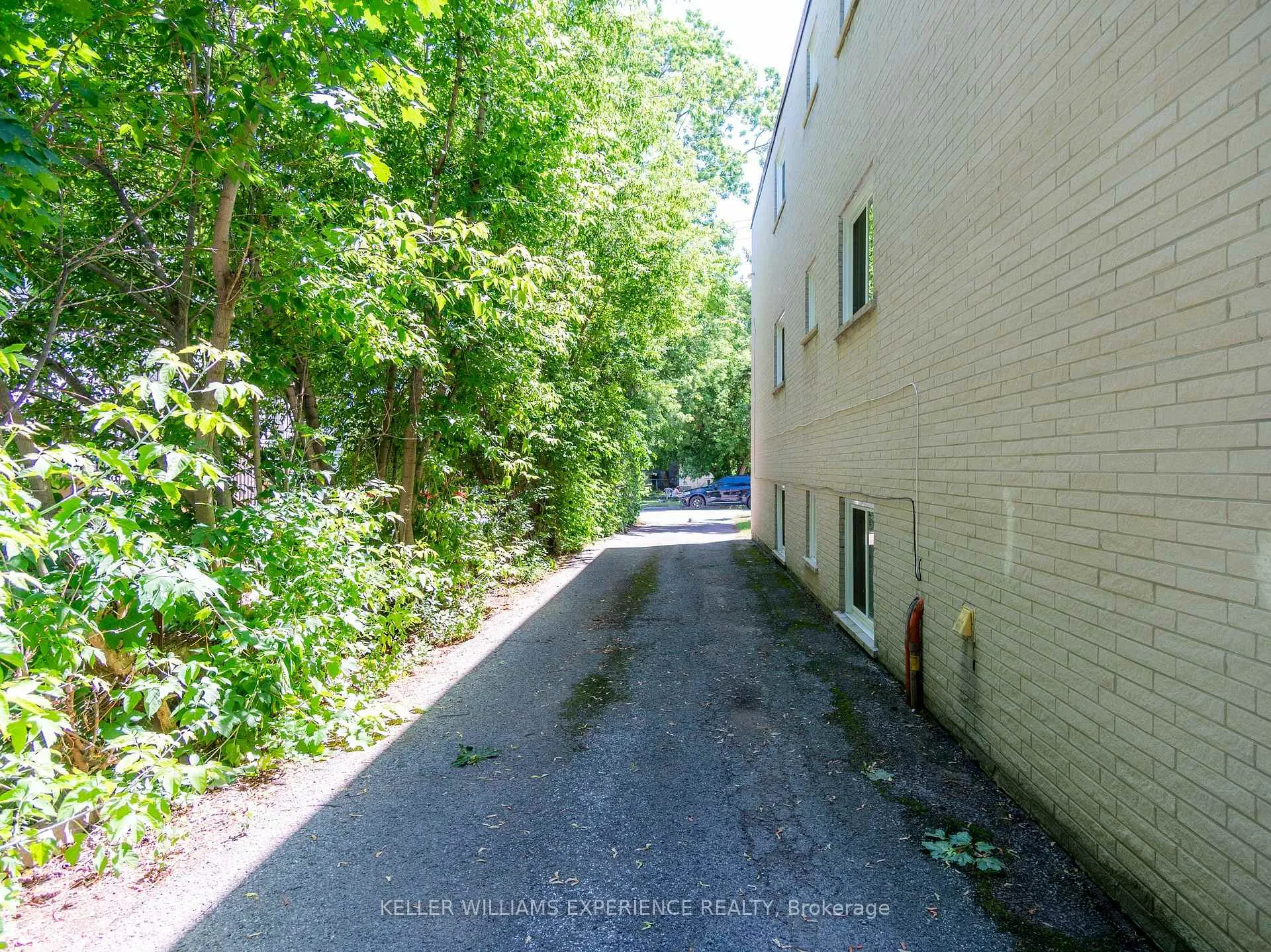 Photo 8 of Unit Unit #3, 74 Sanford Street, Barrie, Lakeshore — HOMEH
