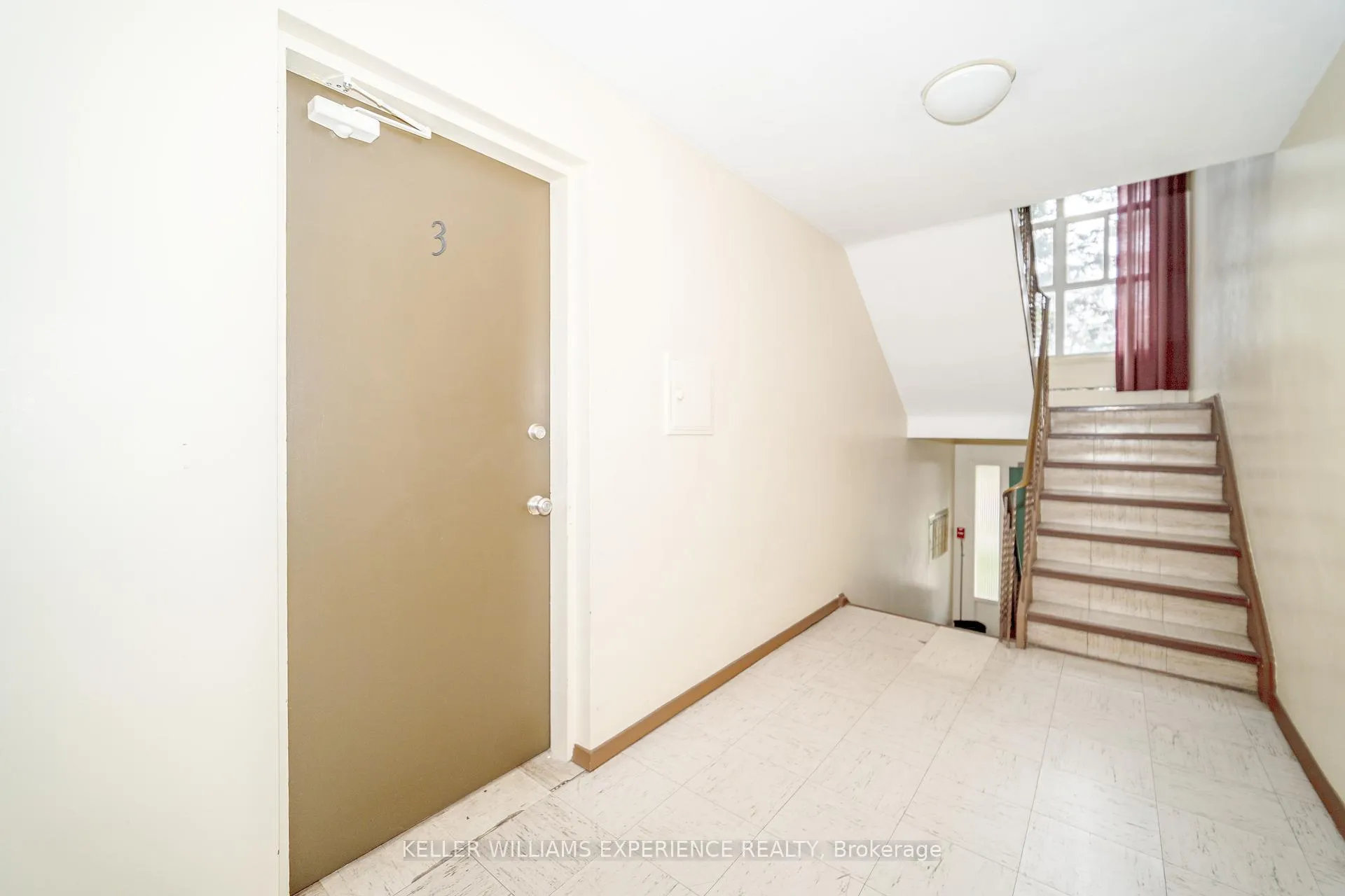 Photo 17 of Unit Unit #3, 74 Sanford Street, Barrie, Lakeshore — HOMEH