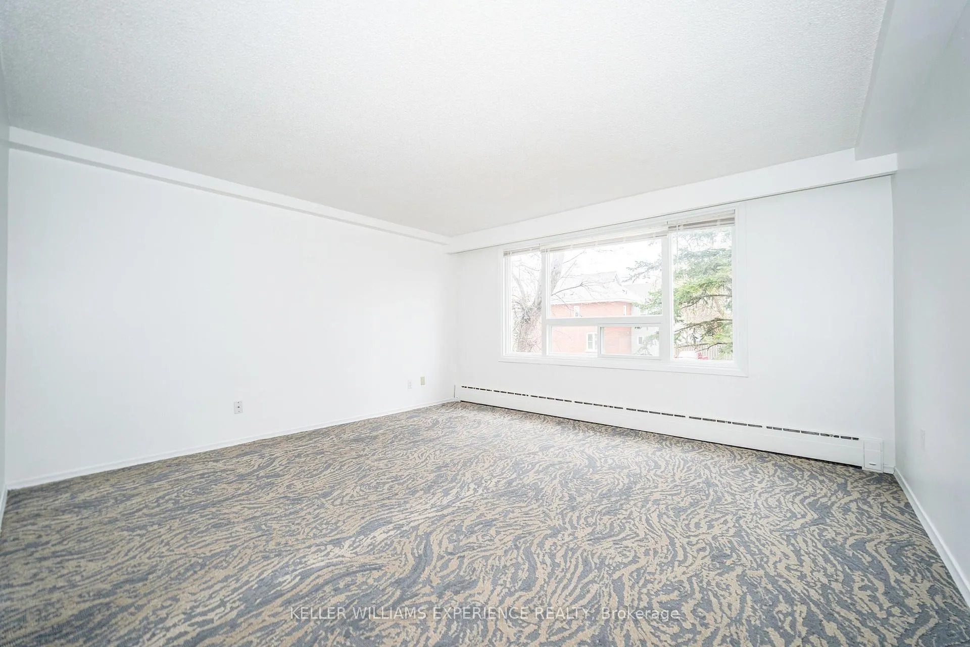 Photo 18 of Unit Unit #3, 74 Sanford Street, Barrie, Lakeshore — HOMEH