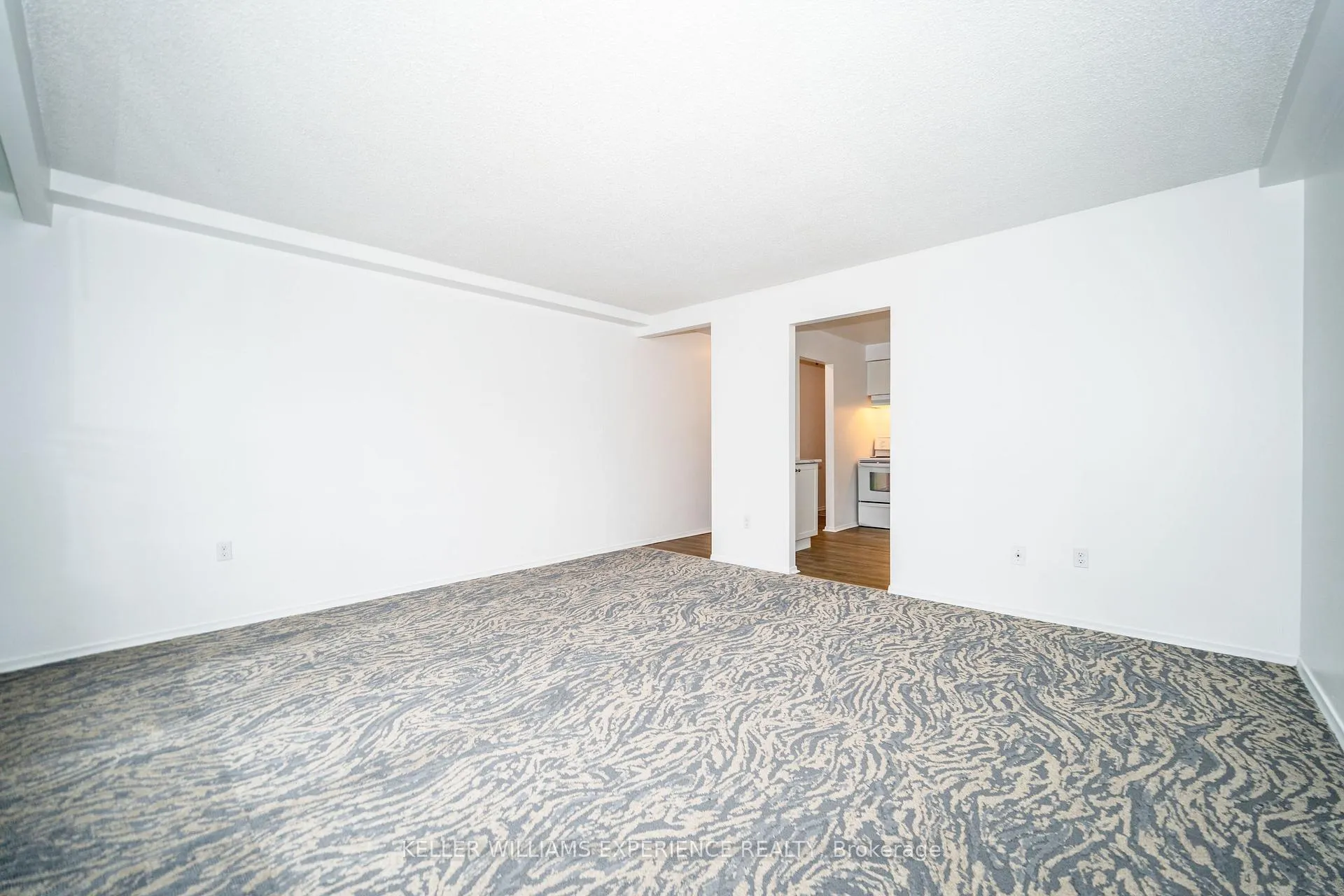 Photo 26 of Unit Unit #3, 74 Sanford Street, Barrie, Lakeshore — HOMEH
