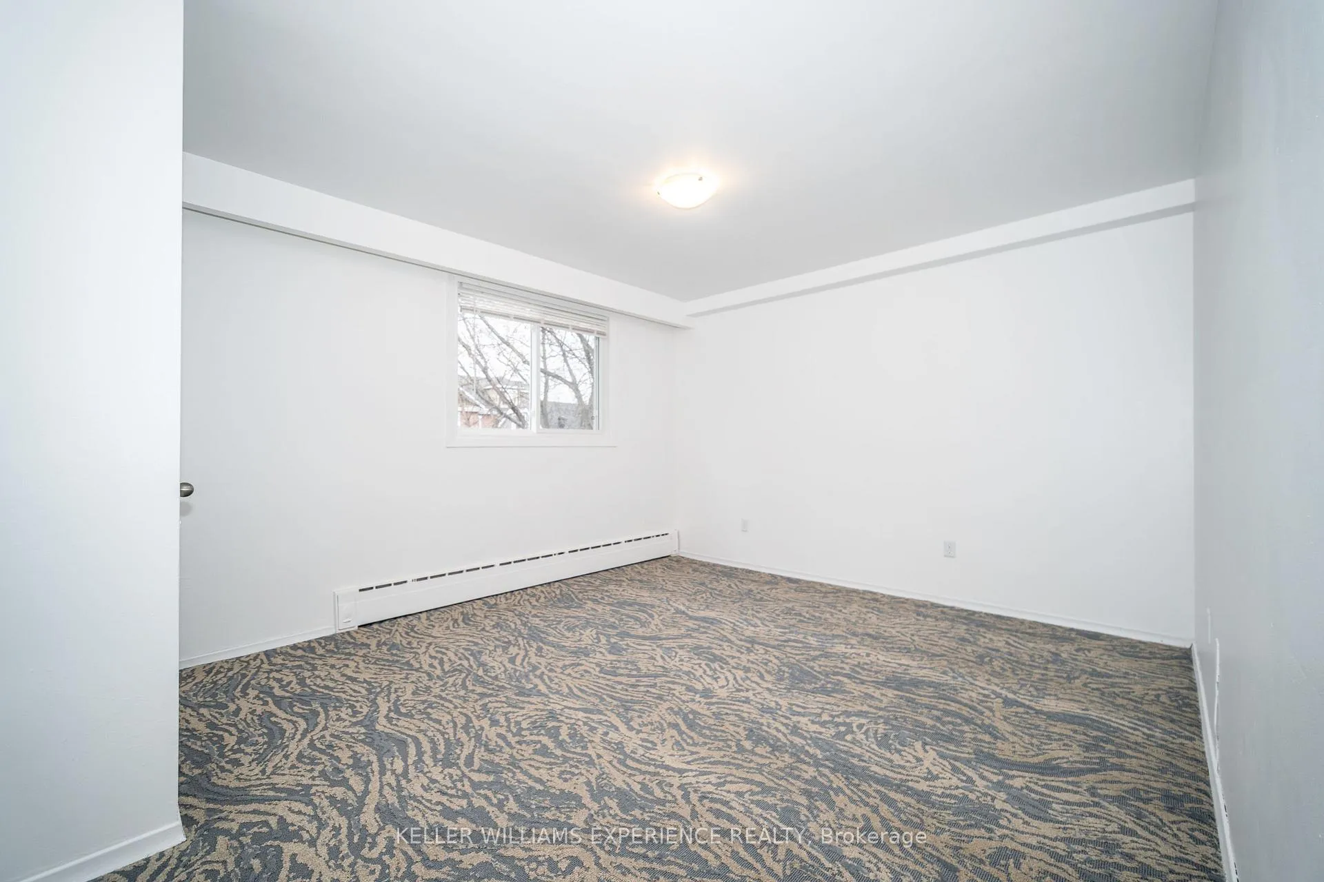 Photo 33 of Unit Unit #3, 74 Sanford Street, Barrie, Lakeshore — HOMEH
