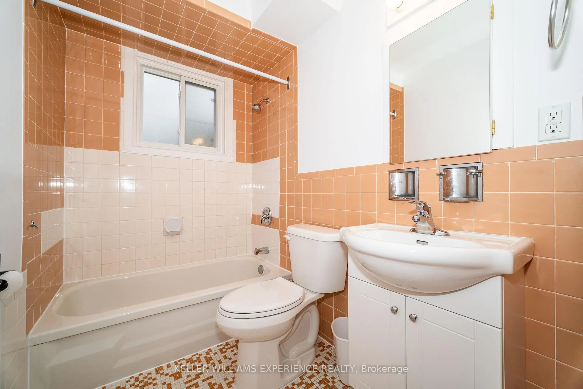 Photo 37 of Unit Unit #3, 74 Sanford Street, Barrie, Lakeshore — HOMEH