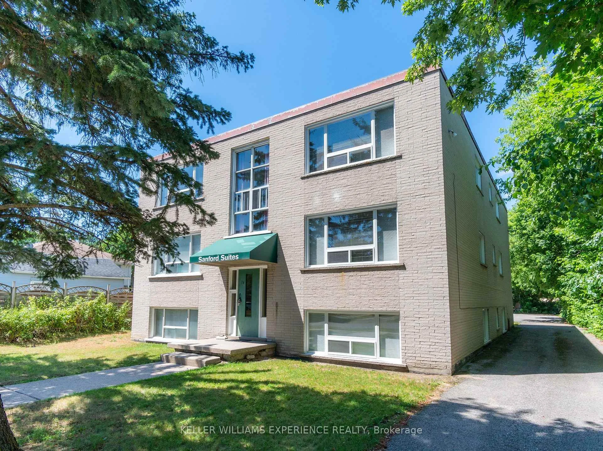 Photo 2 of Unit Unit #3, 74 Sanford Street, Barrie, Lakeshore — HOMEH