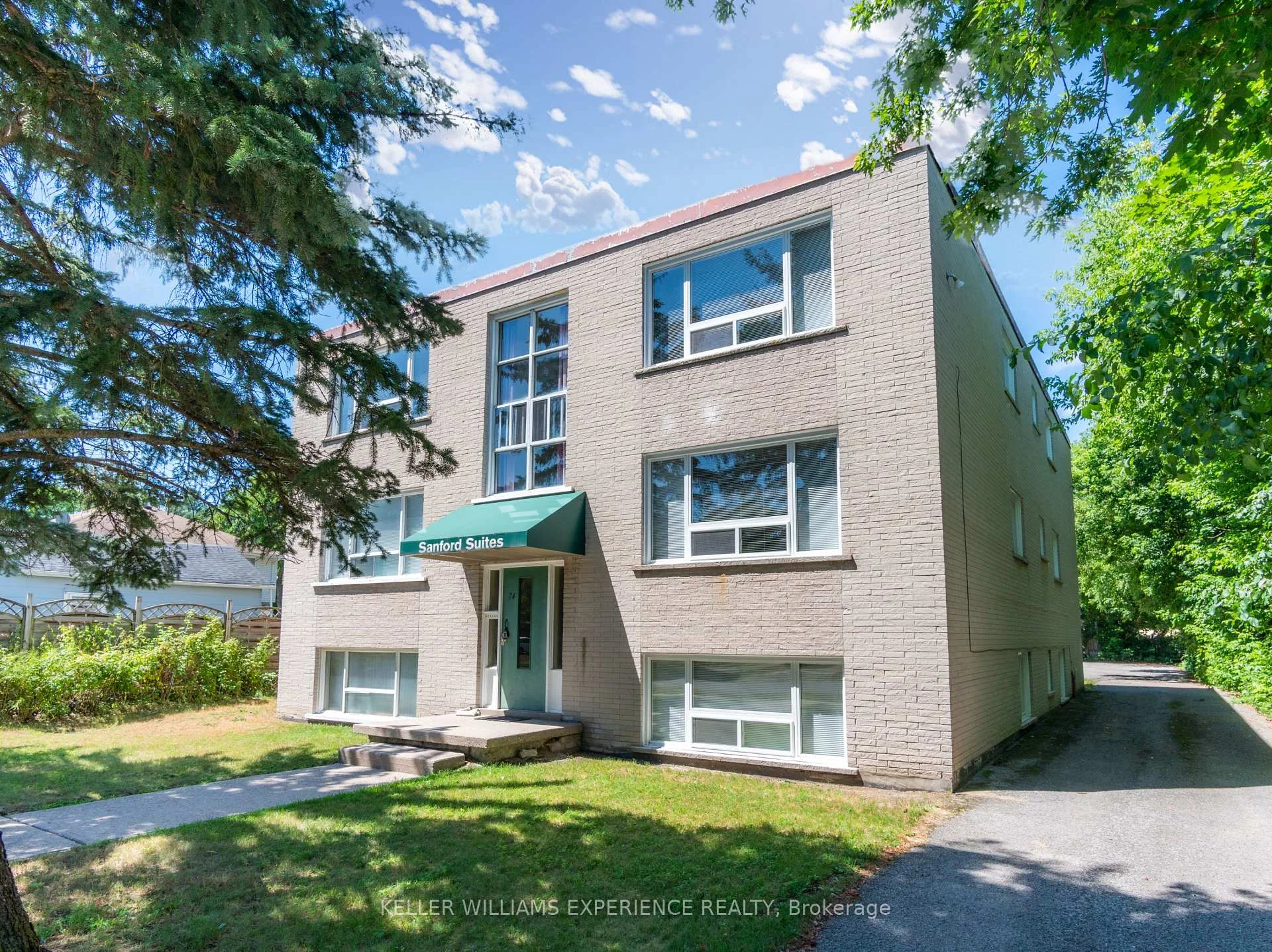 Photo 4 of Unit Unit #3, 74 Sanford Street, Barrie, Lakeshore — HOMEH