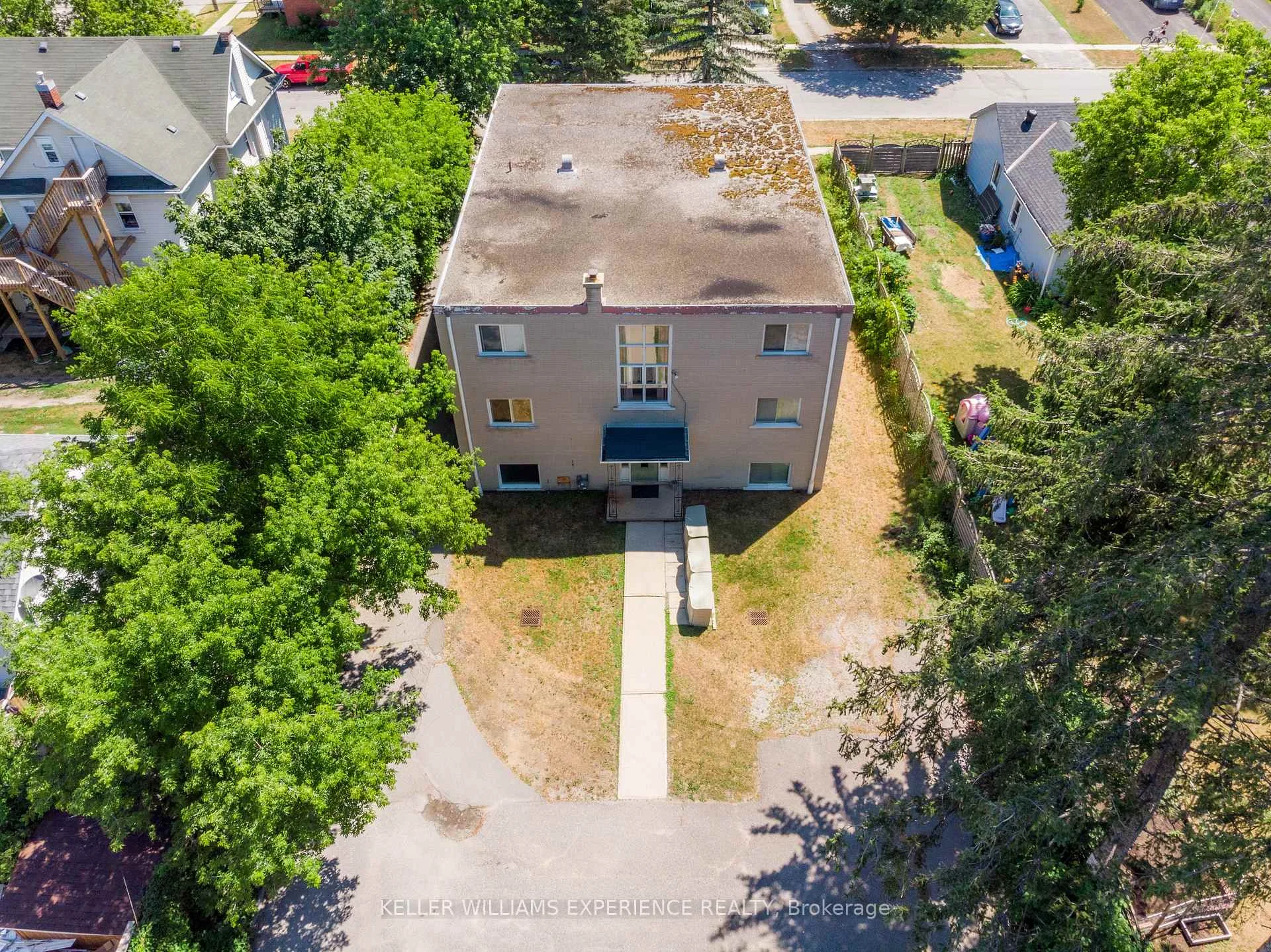 Photo 25 of Unit Unit #3, 74 Sanford Street, Barrie, Lakeshore — HOMEH