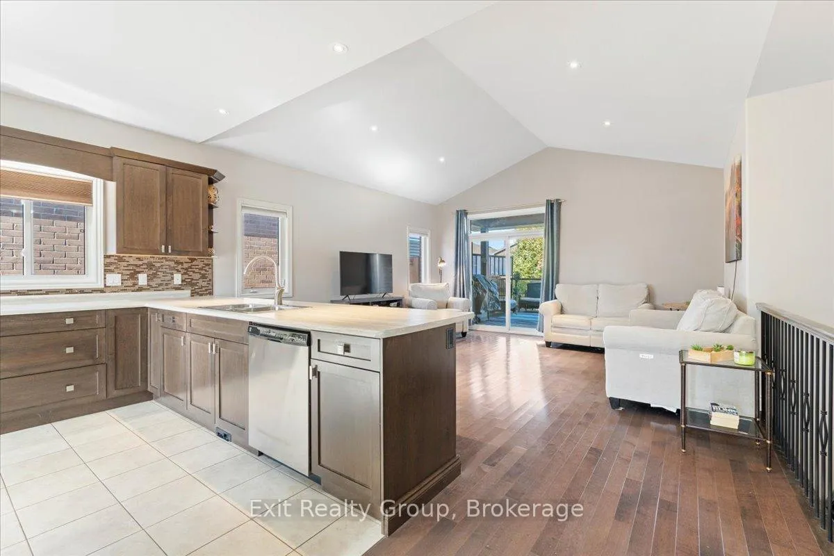 Photo 5 of 14 Cavendish Drive, Belleville, Thurlow Ward — HOMEH