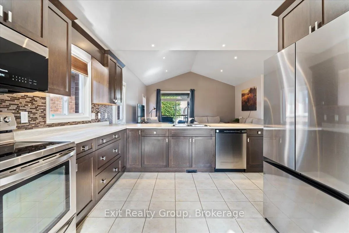 Photo 8 of 14 Cavendish Drive, Belleville, Thurlow Ward — HOMEH