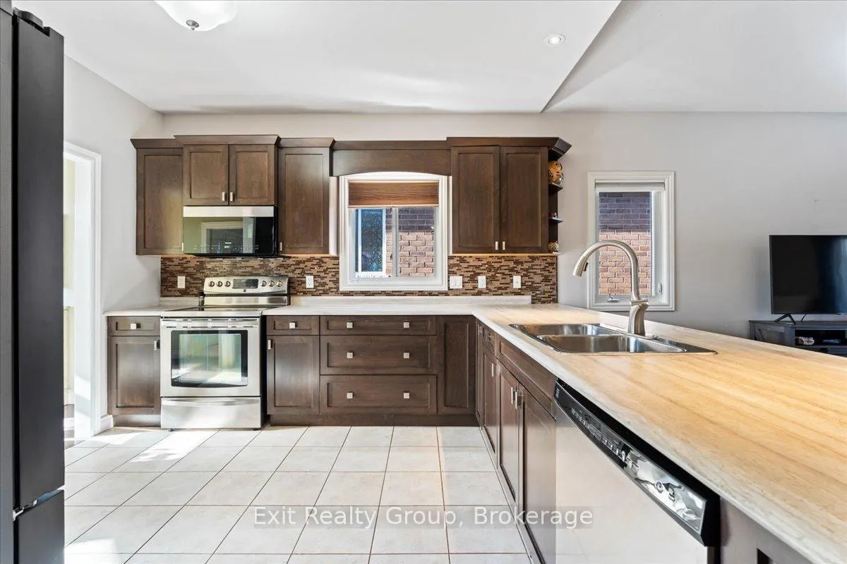 Photo 9 of 14 Cavendish Drive, Belleville, Thurlow Ward — HOMEH