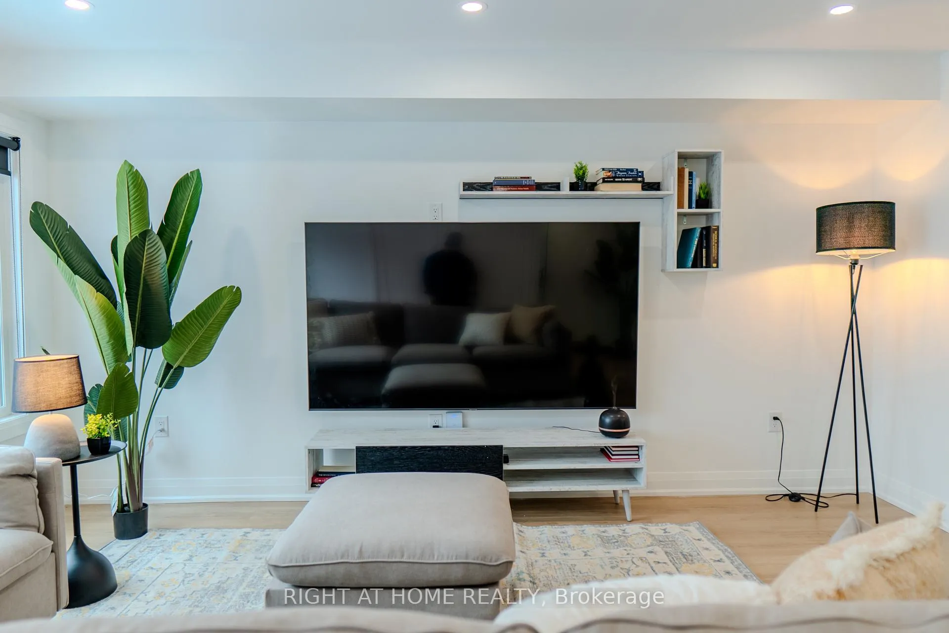 Photo 2 of 16 Habibi Lane, Toronto, Corso Italia-Davenport — HOMEH
