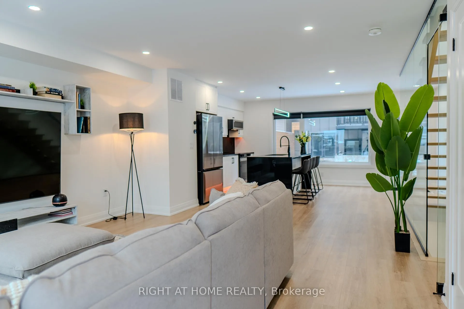 Photo 5 of 16 Habibi Lane, Toronto, Corso Italia-Davenport — HOMEH
