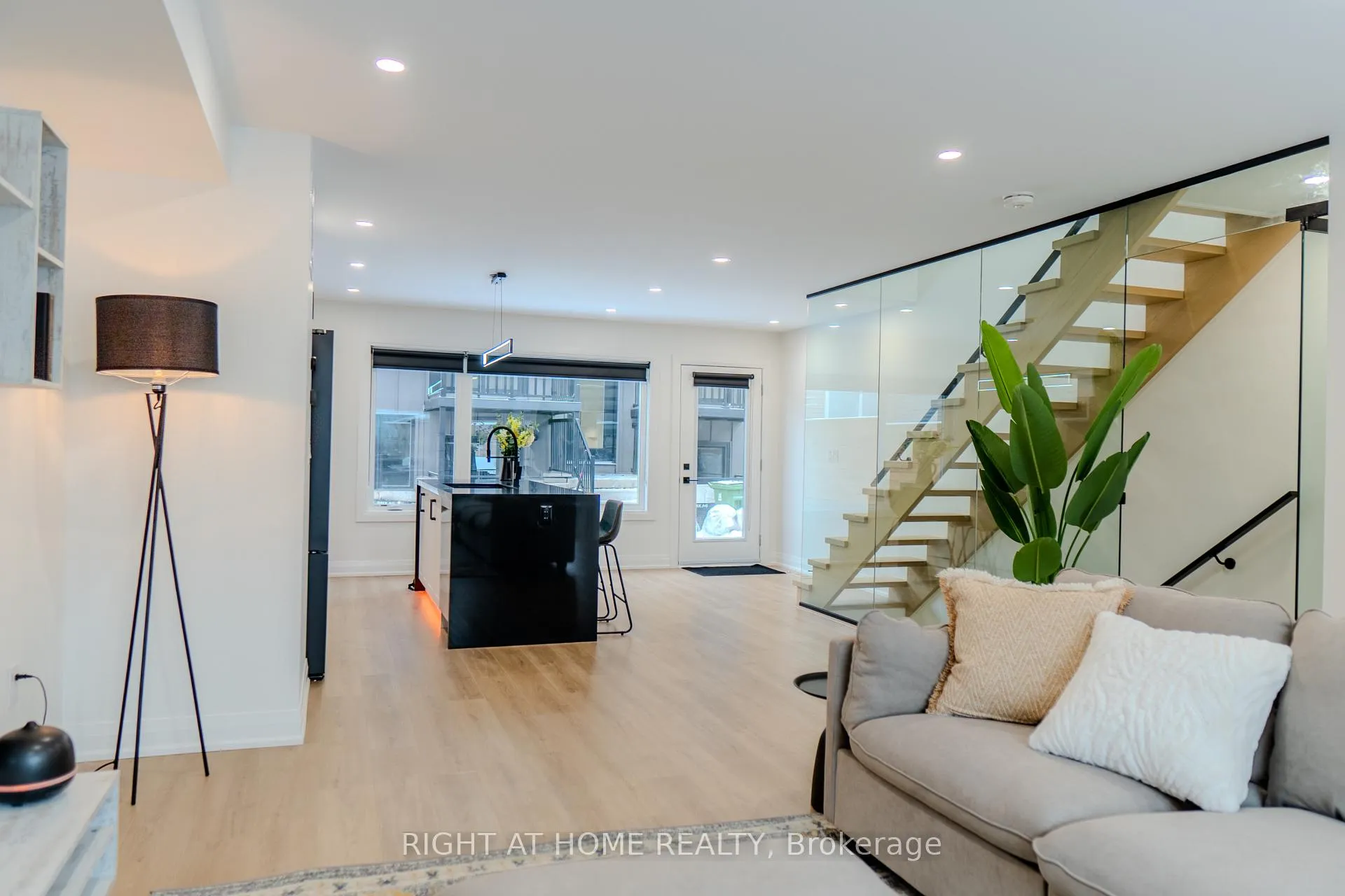 Photo 6 of 16 Habibi Lane, Toronto, Corso Italia-Davenport — HOMEH
