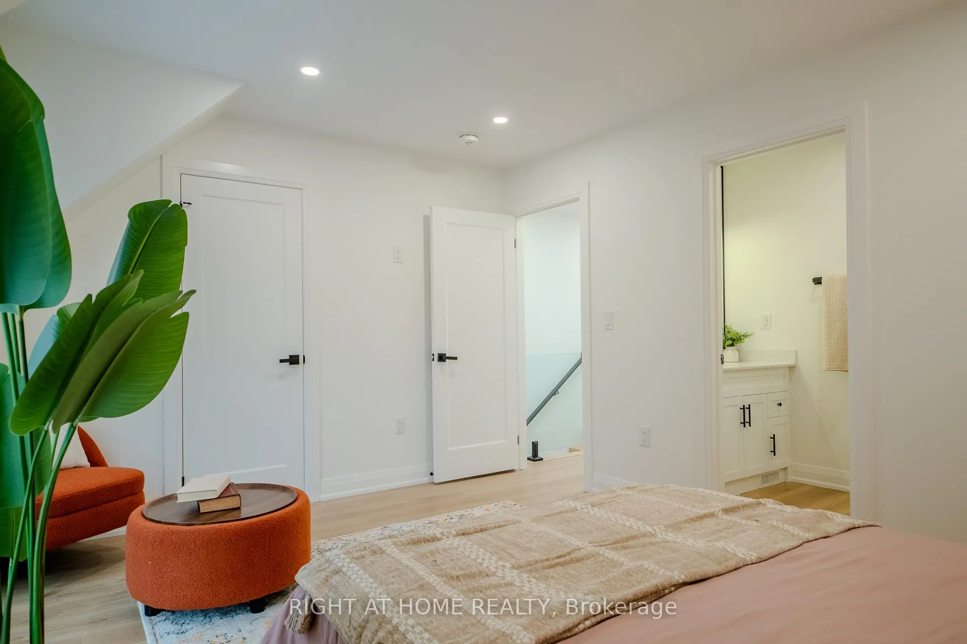 Photo 23 of 16 Habibi Lane, Toronto, Corso Italia-Davenport — HOMEH