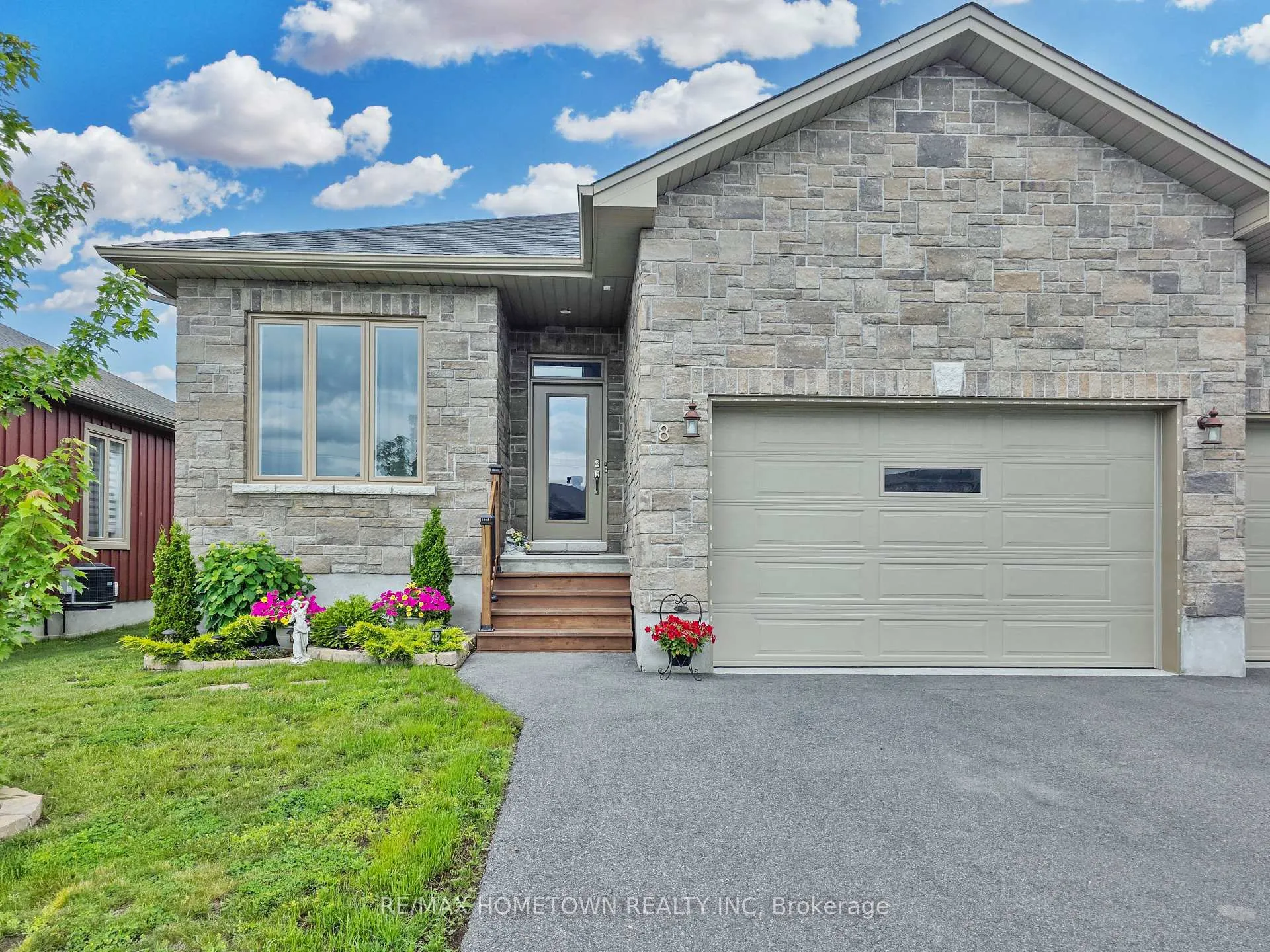 Photo of 8 Billings Avenue W